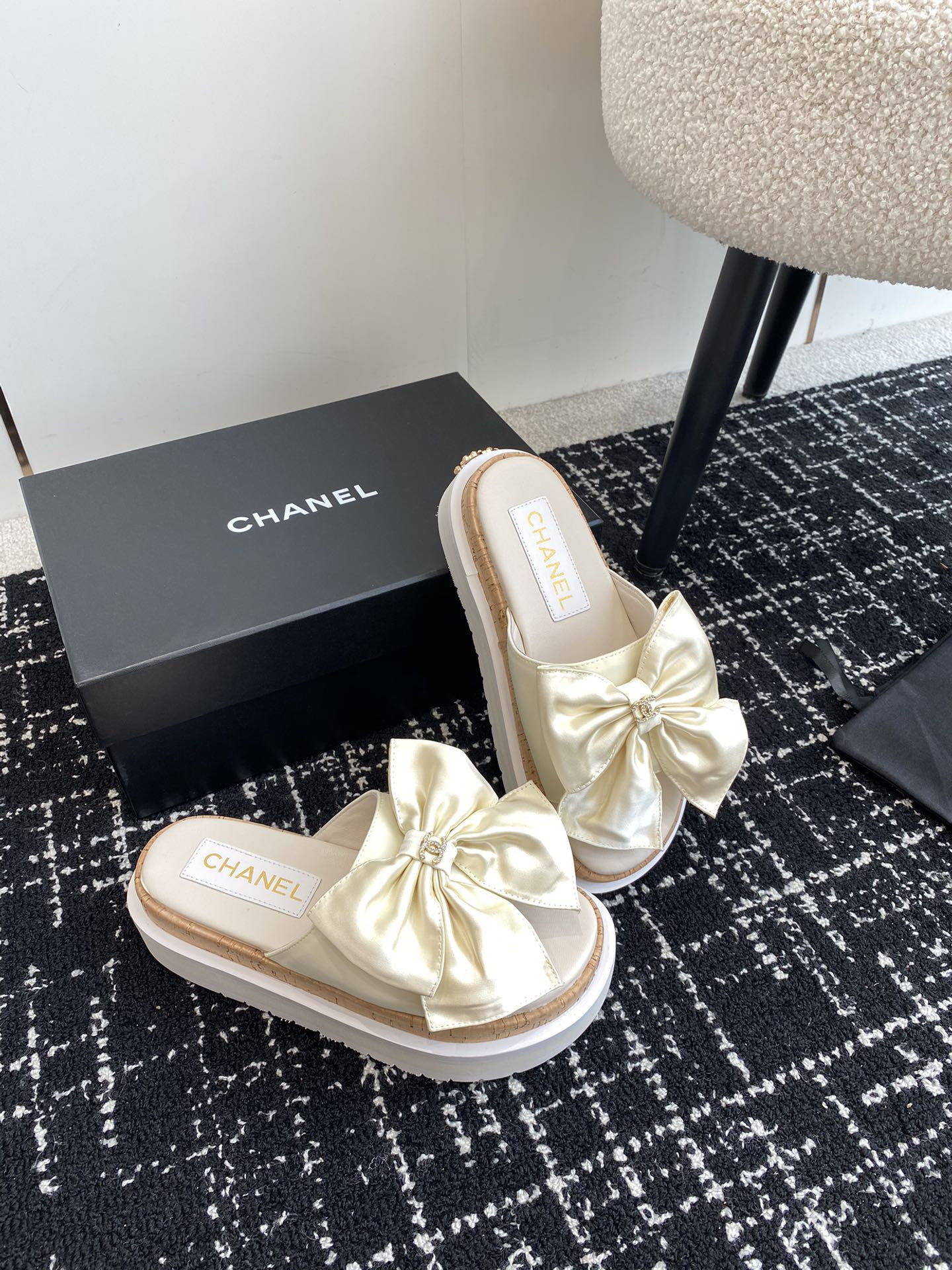 UA CHANEL PLATFORM SLIDES