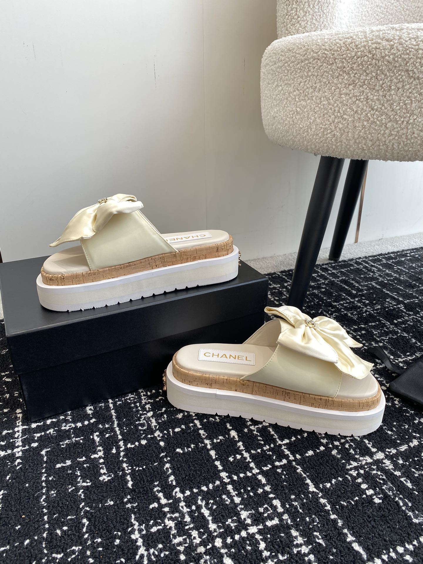 UA CHANEL PLATFORM SLIDES