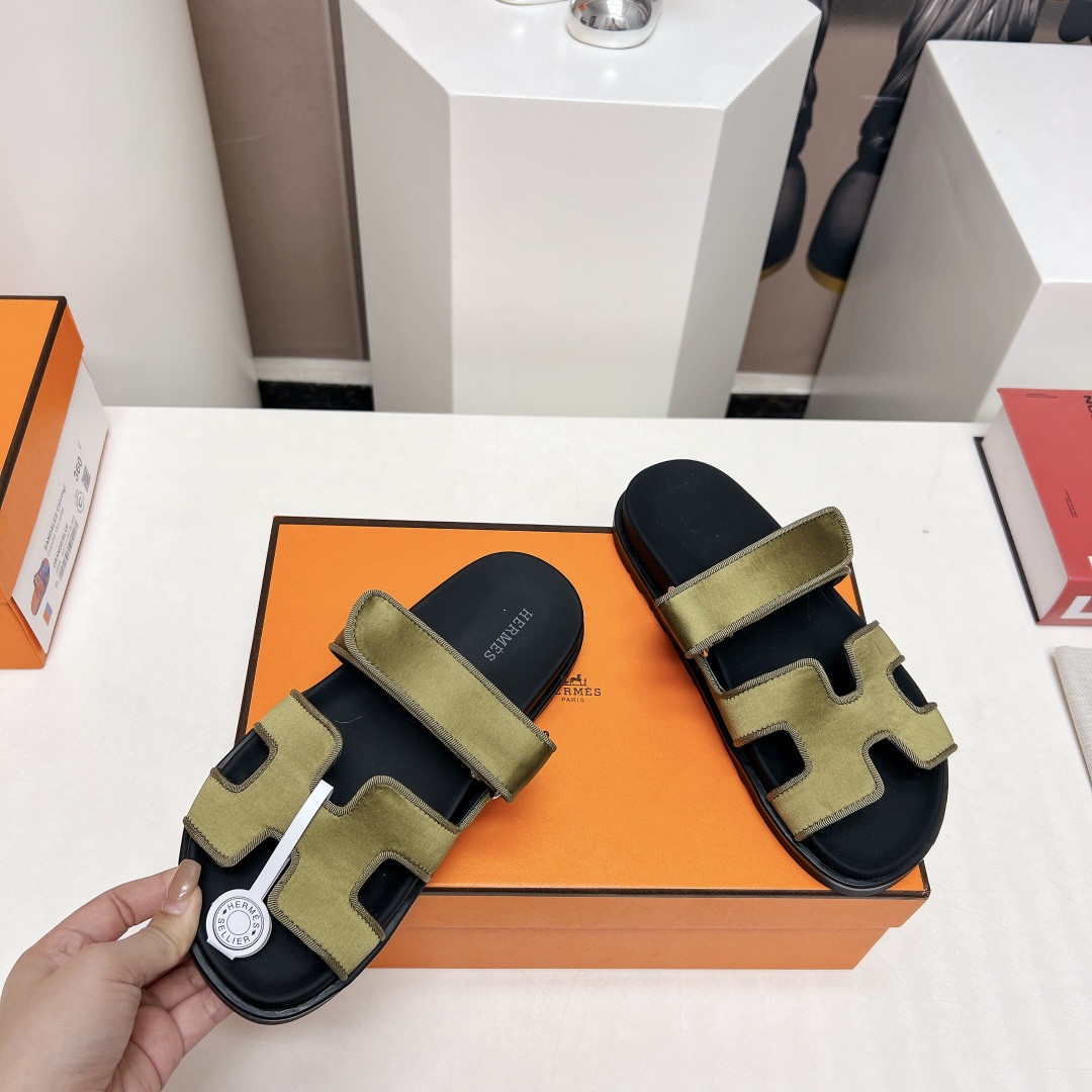 UA Hermès Chypre sandal