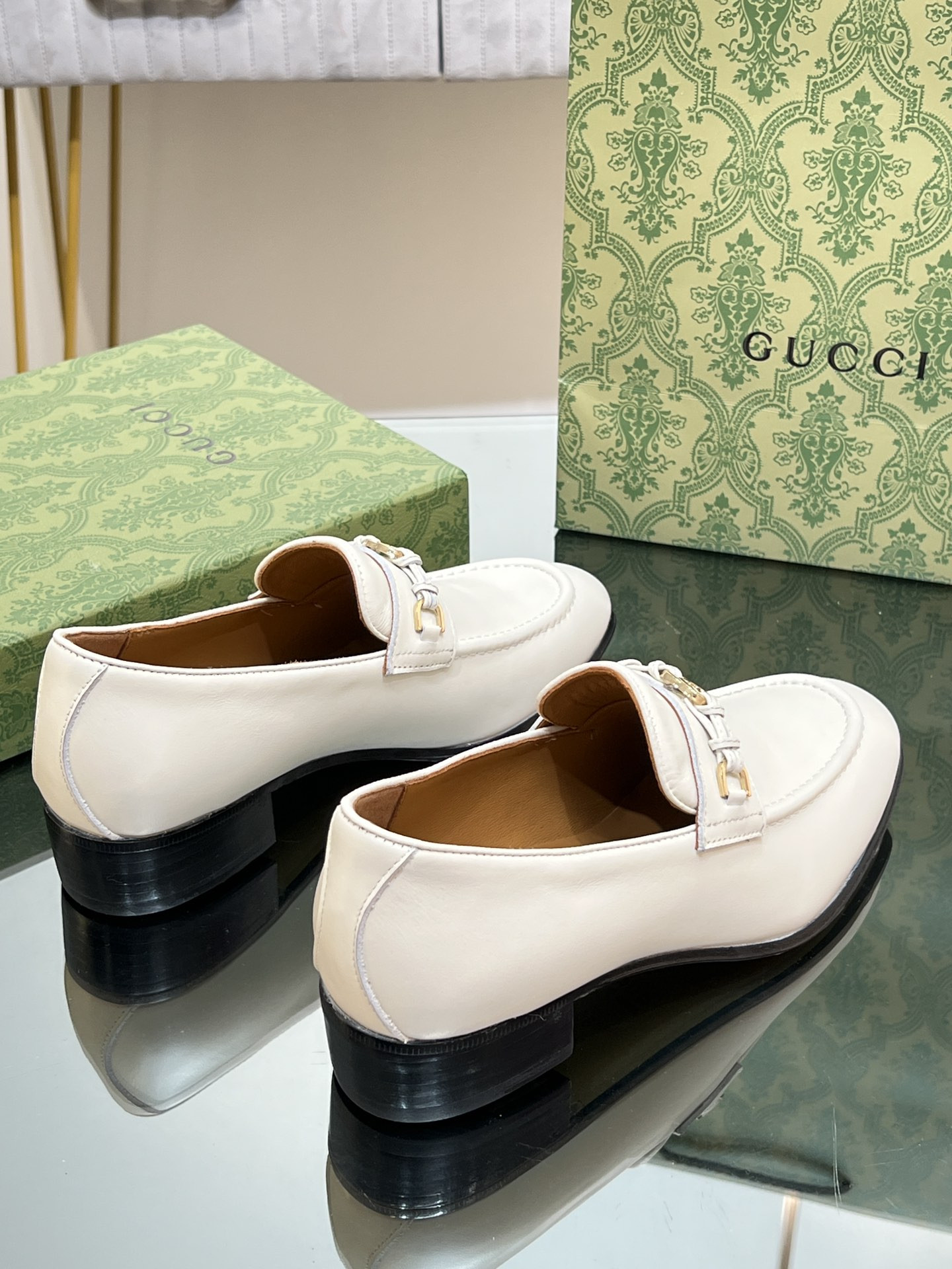 UA GUCCI INTERLOCKING G LOAFER