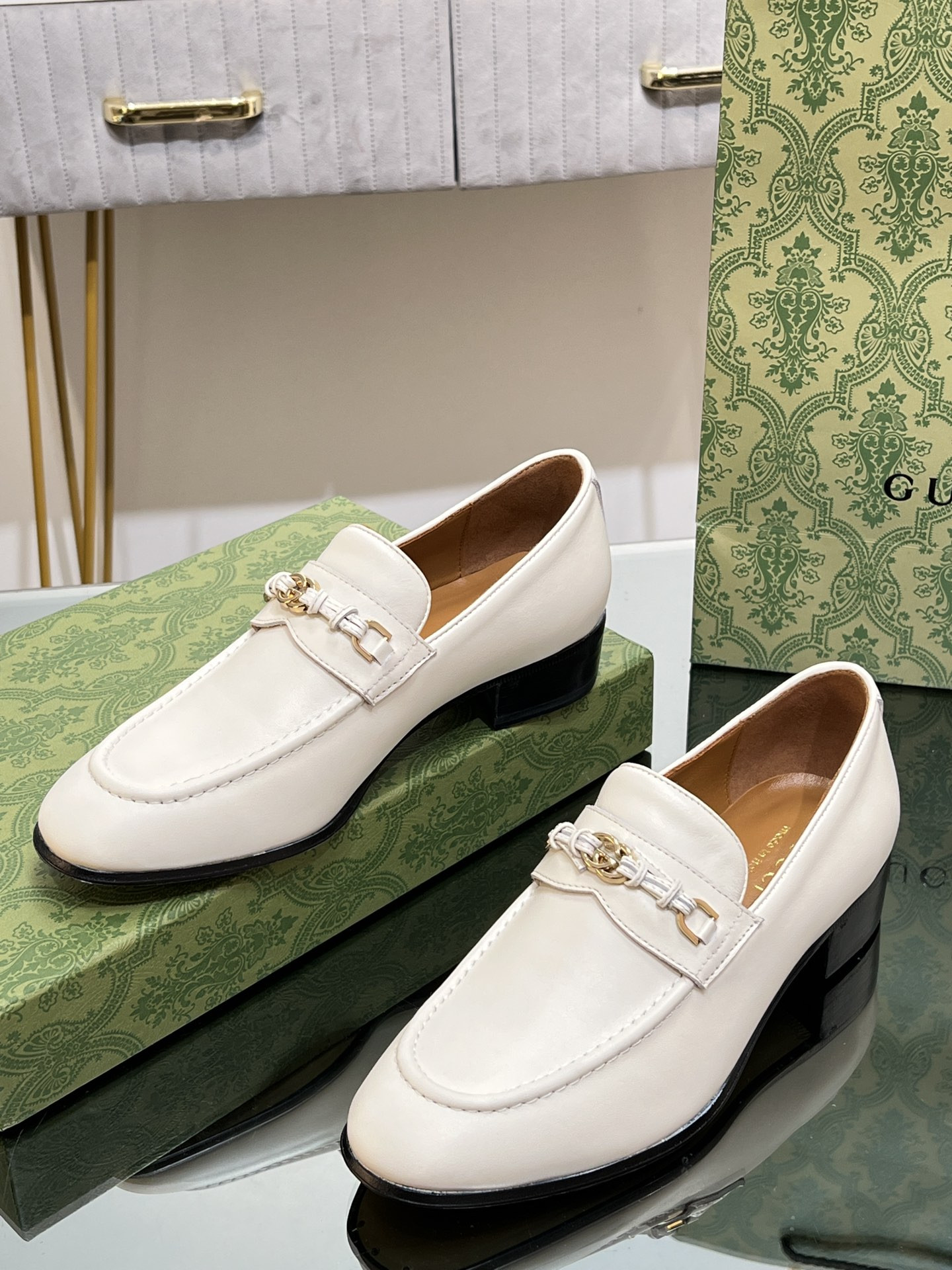 UA GUCCI INTERLOCKING G LOAFER