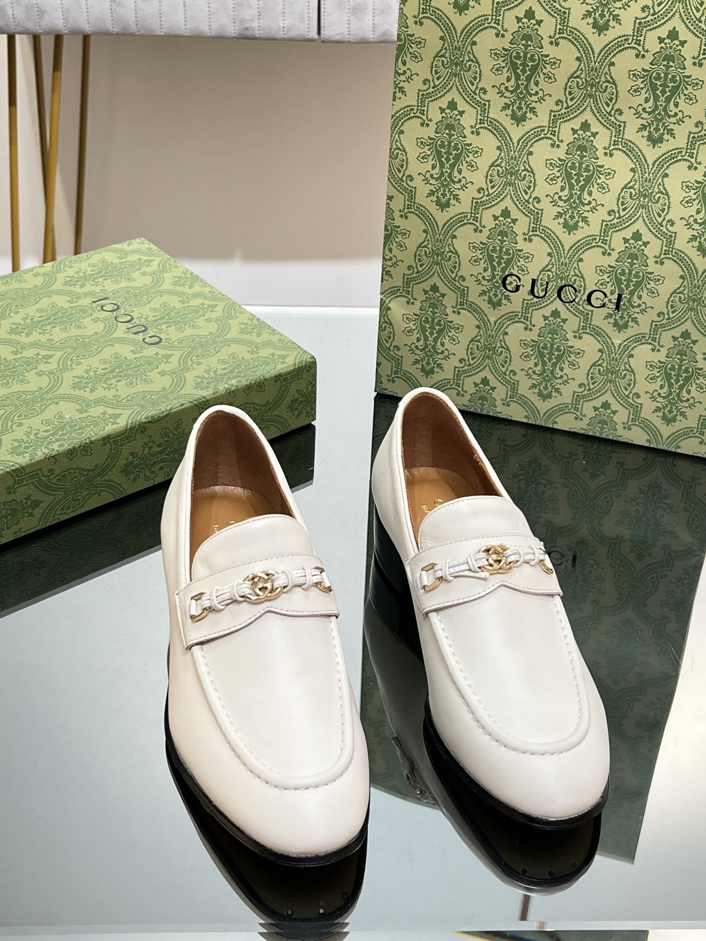 UA GUCCI INTERLOCKING G LOAFER