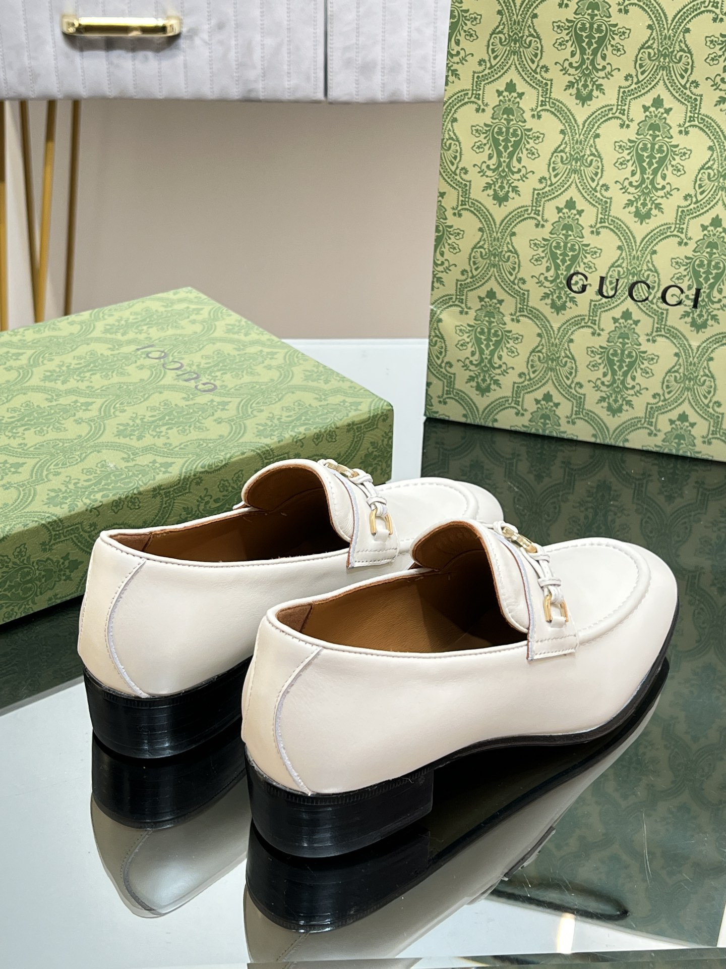 UA GUCCI INTERLOCKING G LOAFER