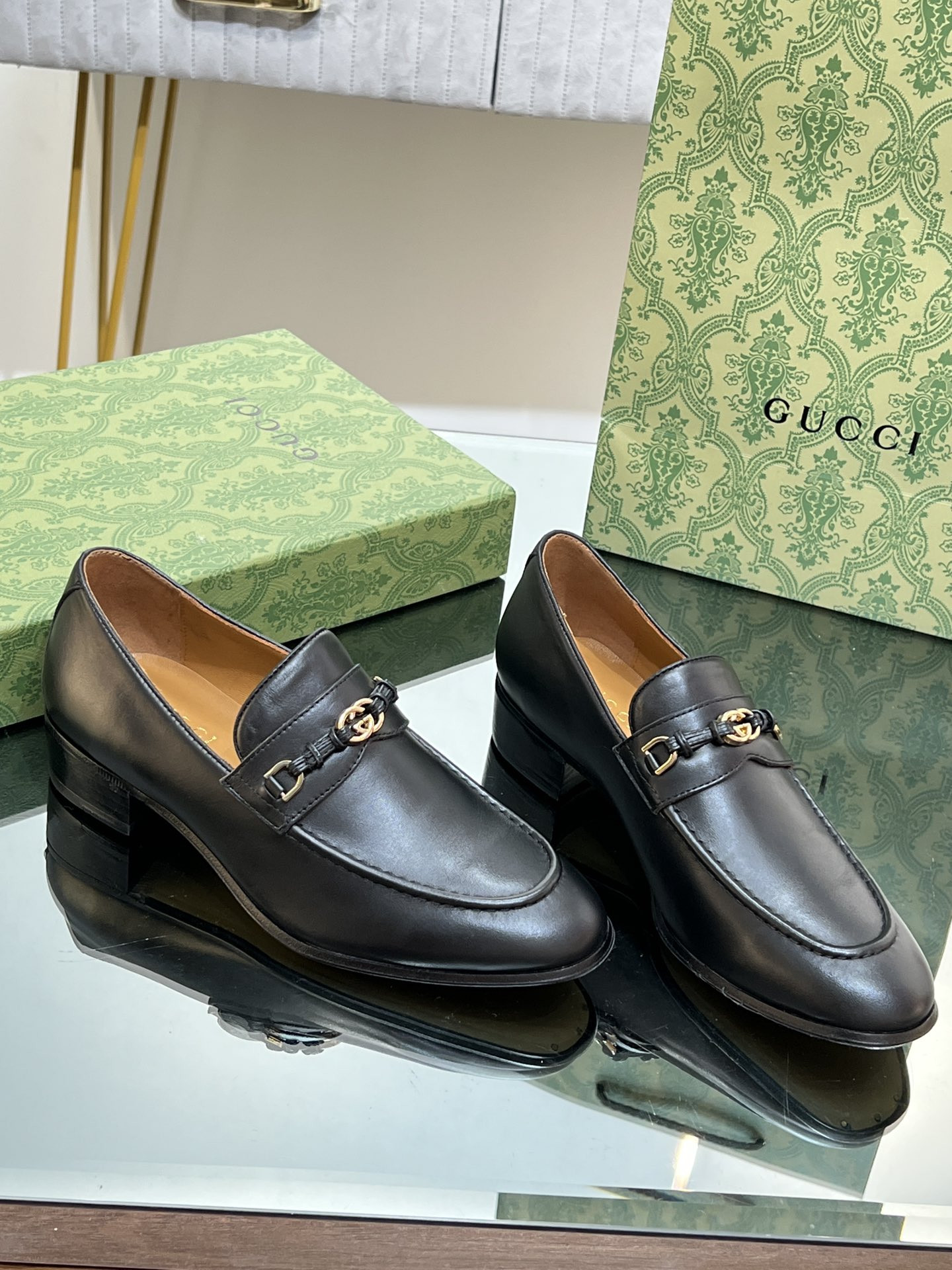 UA GUCCI INTERLOCKING G LOAFER