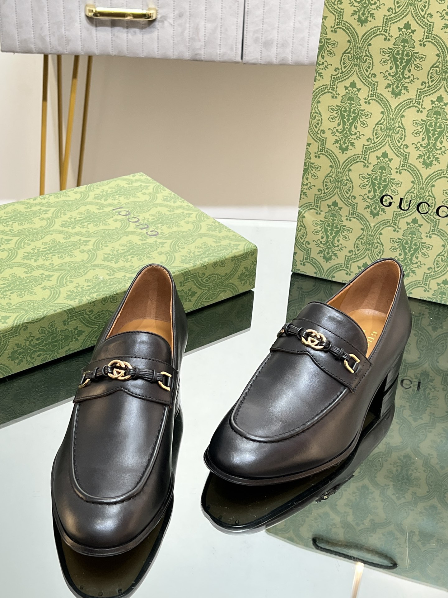 UA GUCCI INTERLOCKING G LOAFER