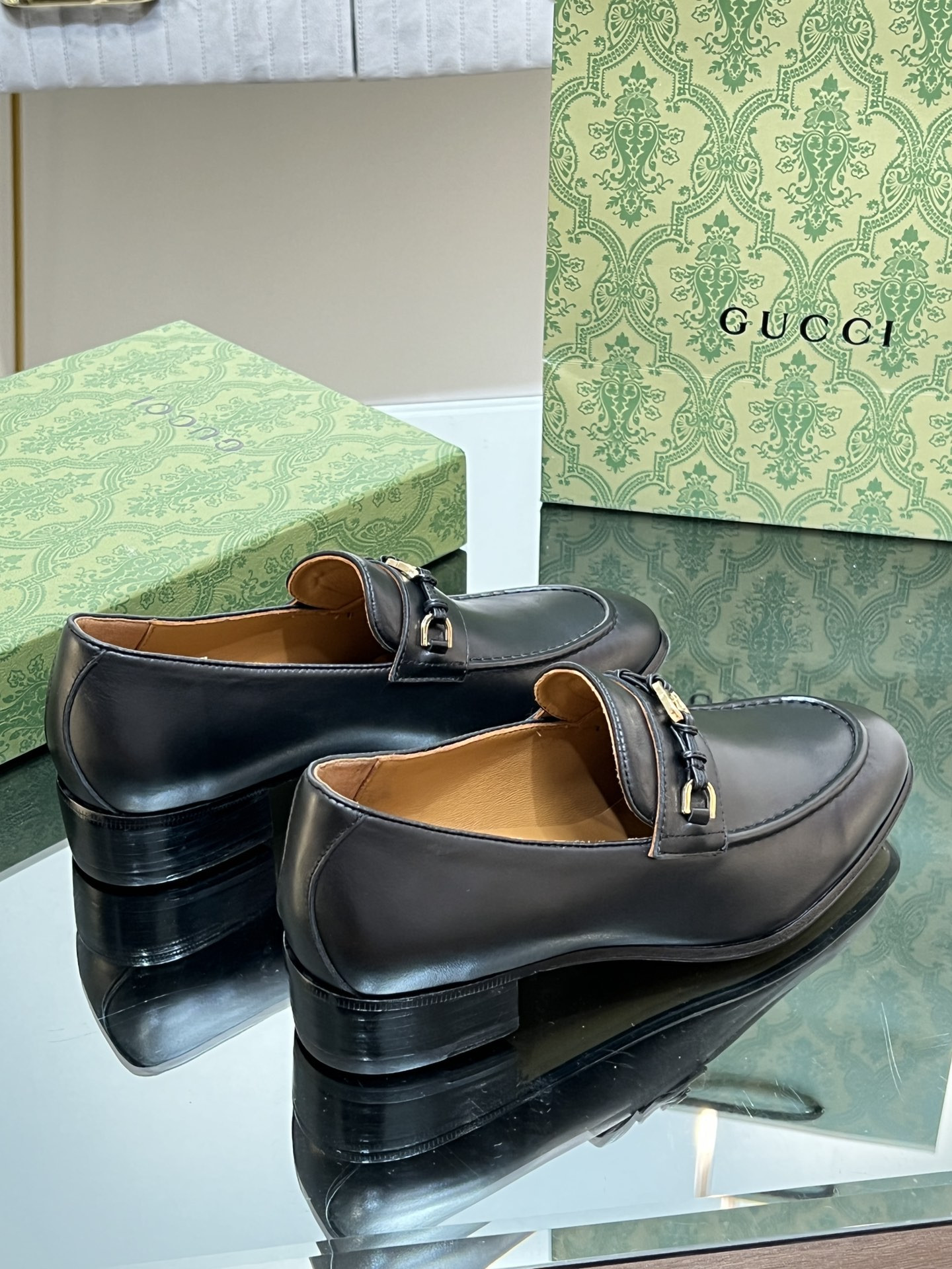UA GUCCI INTERLOCKING G LOAFER