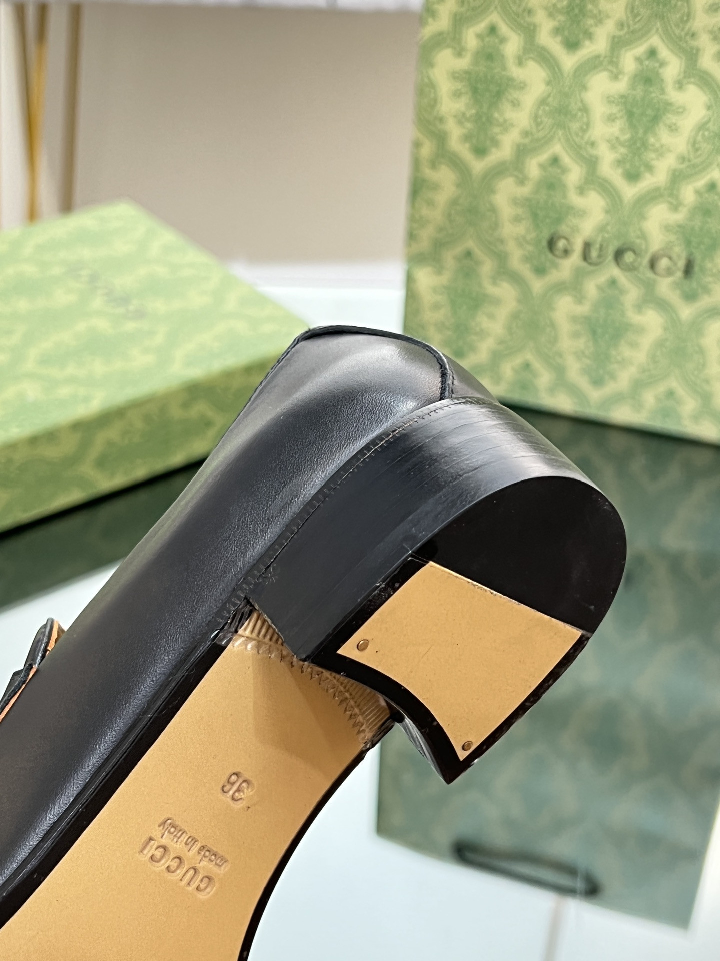 UA GUCCI INTERLOCKING G LOAFER