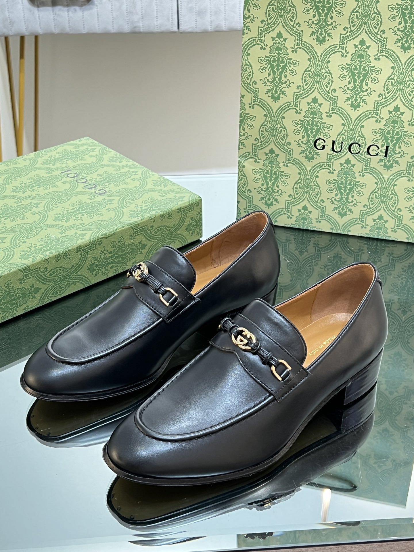 UA GUCCI INTERLOCKING G LOAFER