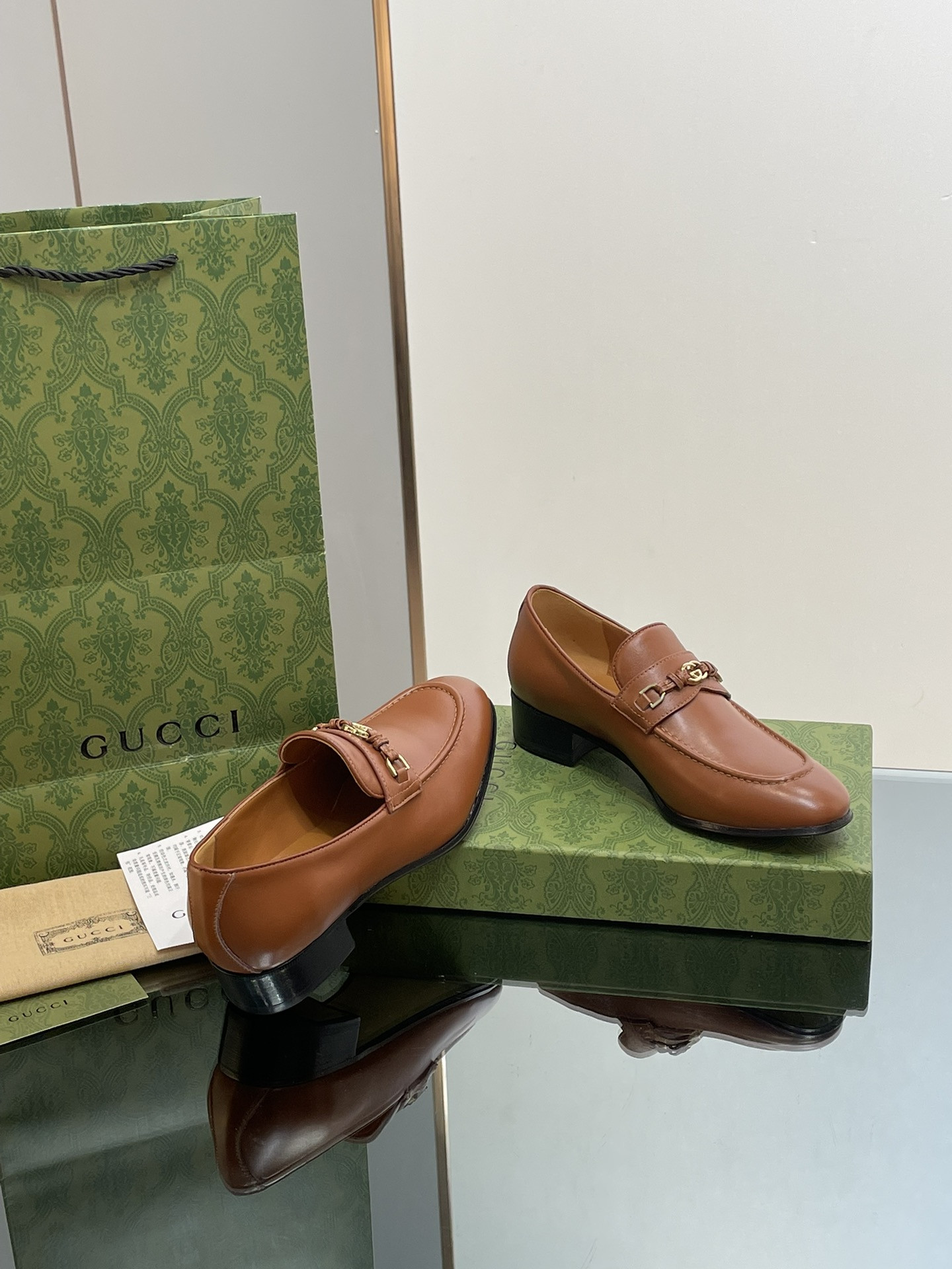 UA GUCCI INTERLOCKING G LOAFER