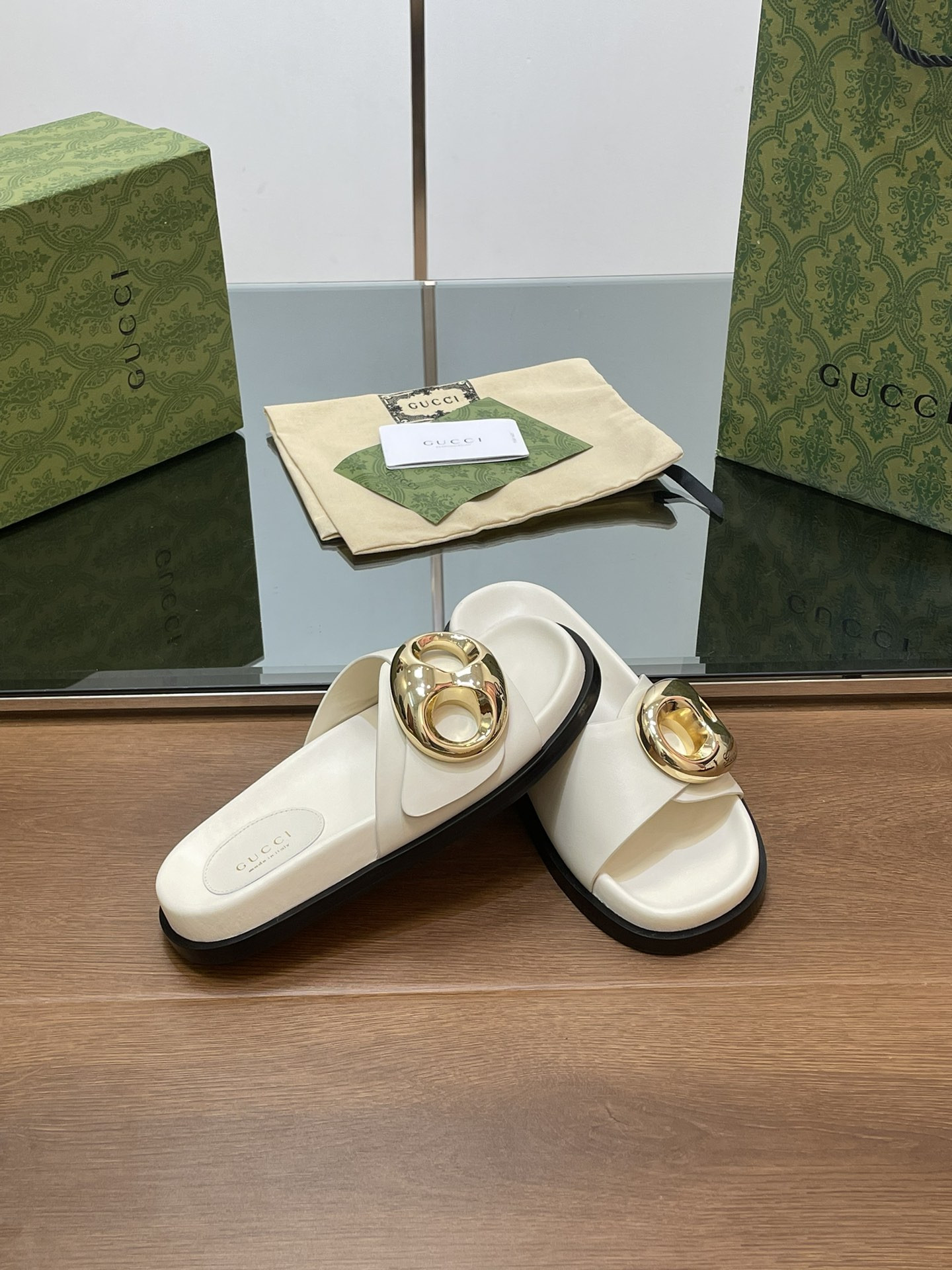 UA GUCCI MARINA CHAIN SLIDE SANDAL