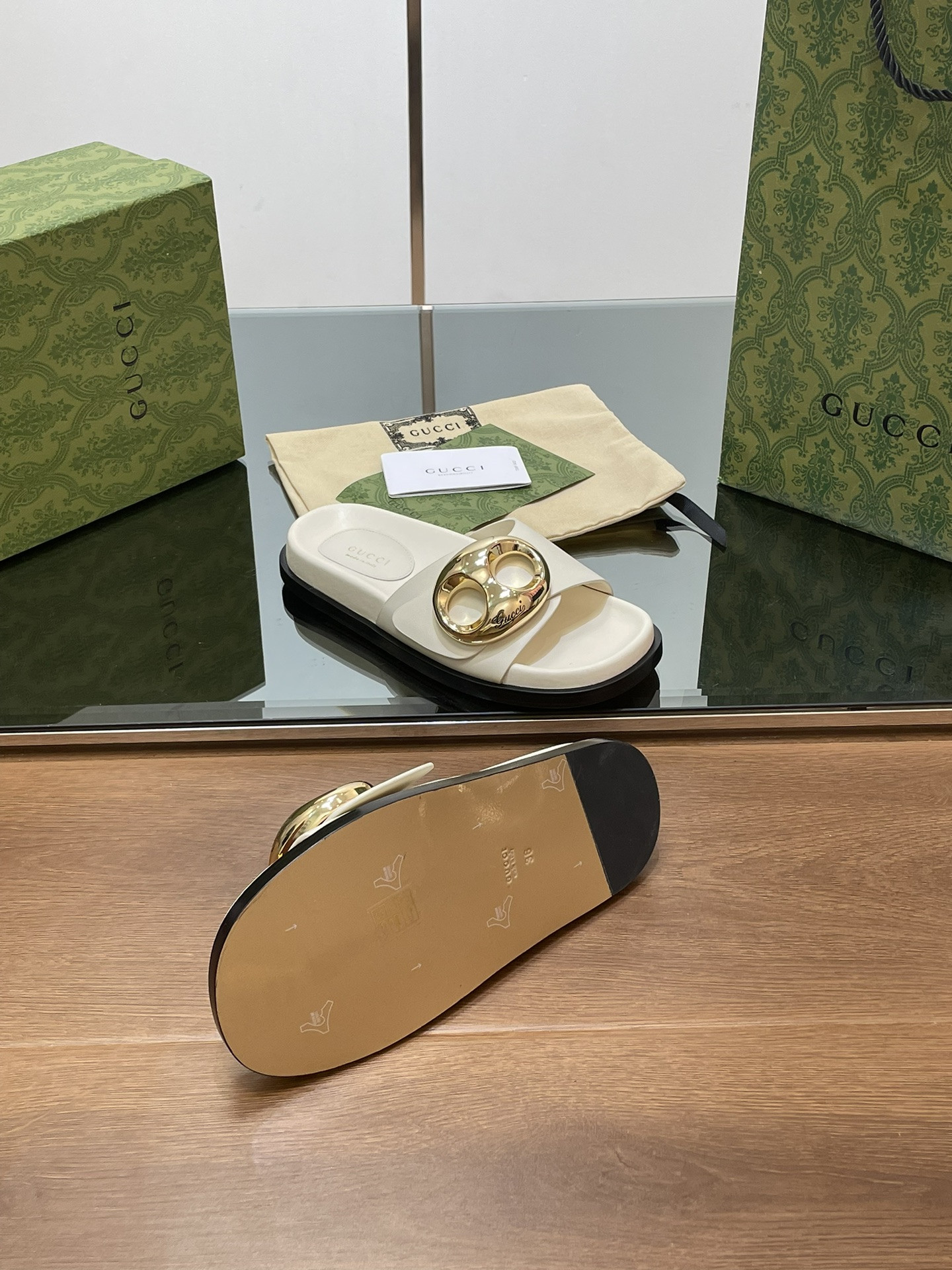 UA GUCCI MARINA CHAIN SLIDE SANDAL