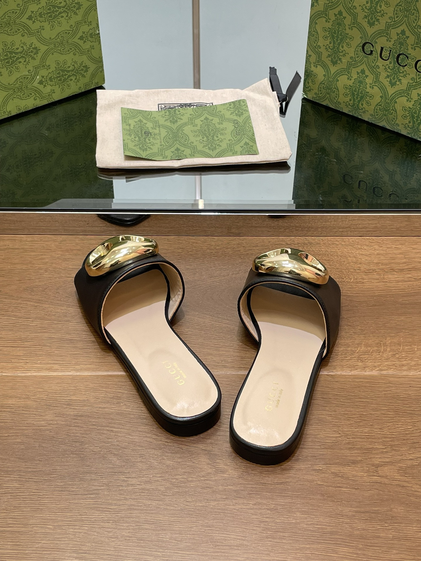 UA GUCCI MARINA CHAIN SLIDE