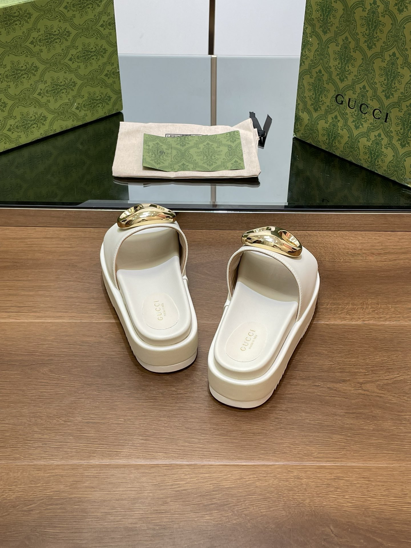 UA GUCCI MARINA CHAIN SLIDE