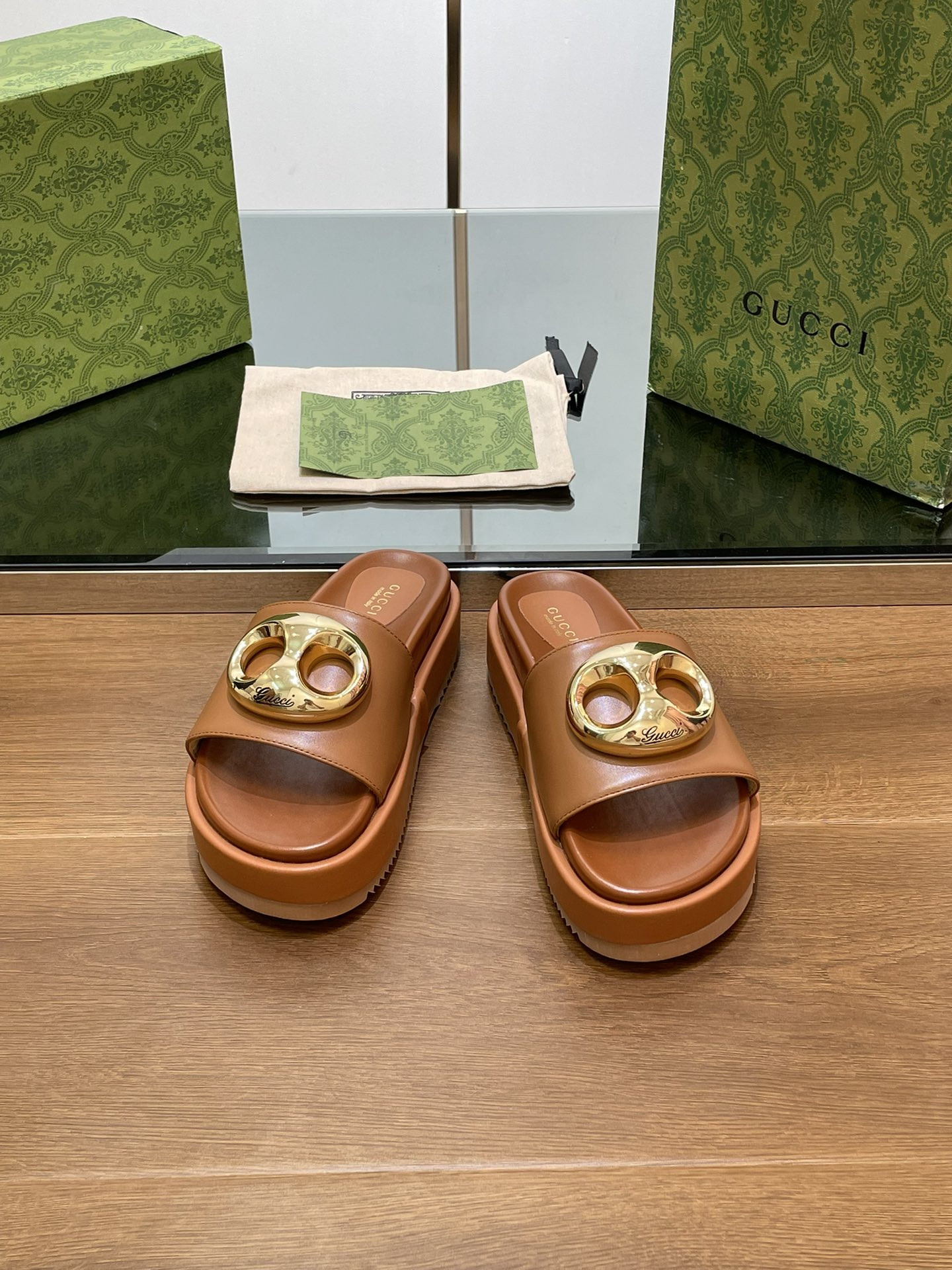 UA GUCCI MARINA CHAIN SLIDE