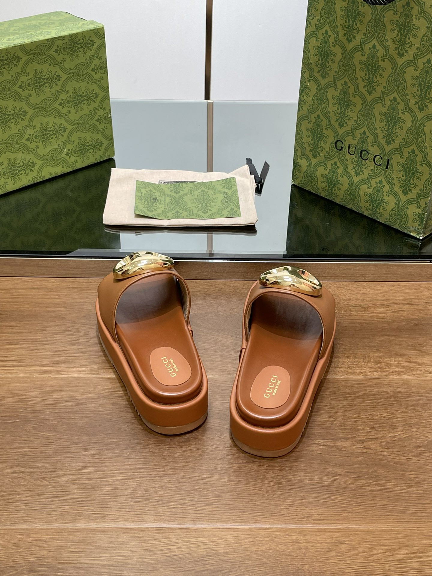 UA GUCCI MARINA CHAIN SLIDE