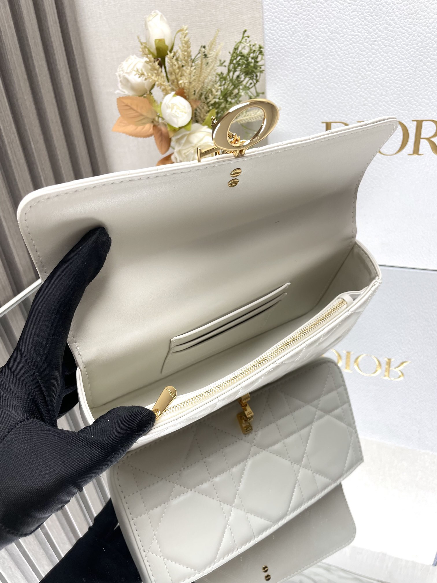 Dior Miss Daisy Mini Bag 22 x 12.5 x 4 cm