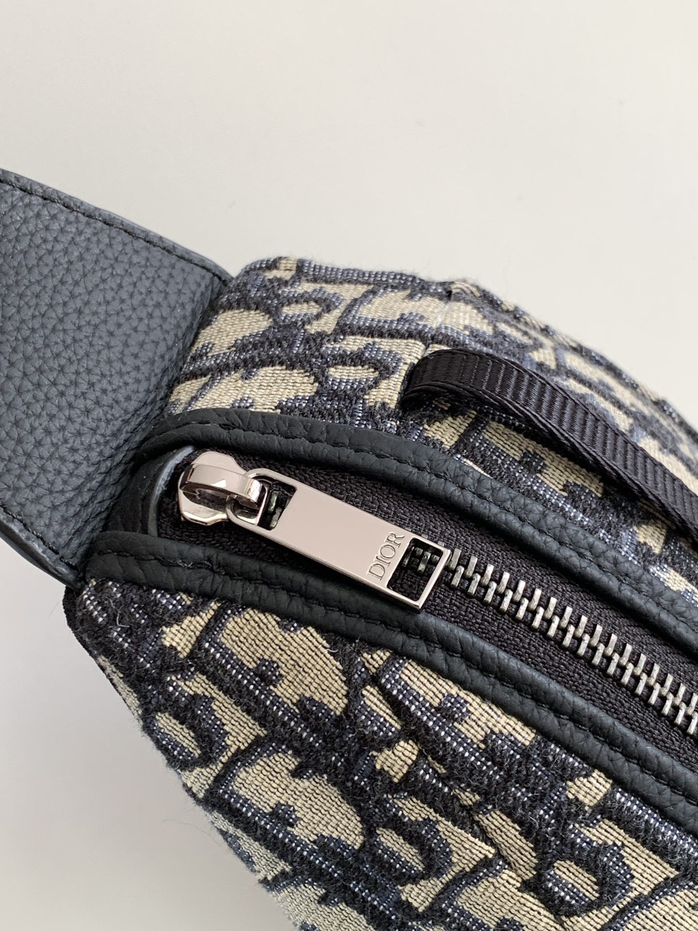 Mini Dior Scarab Bag 28 x 12.2 x 3.8 cm