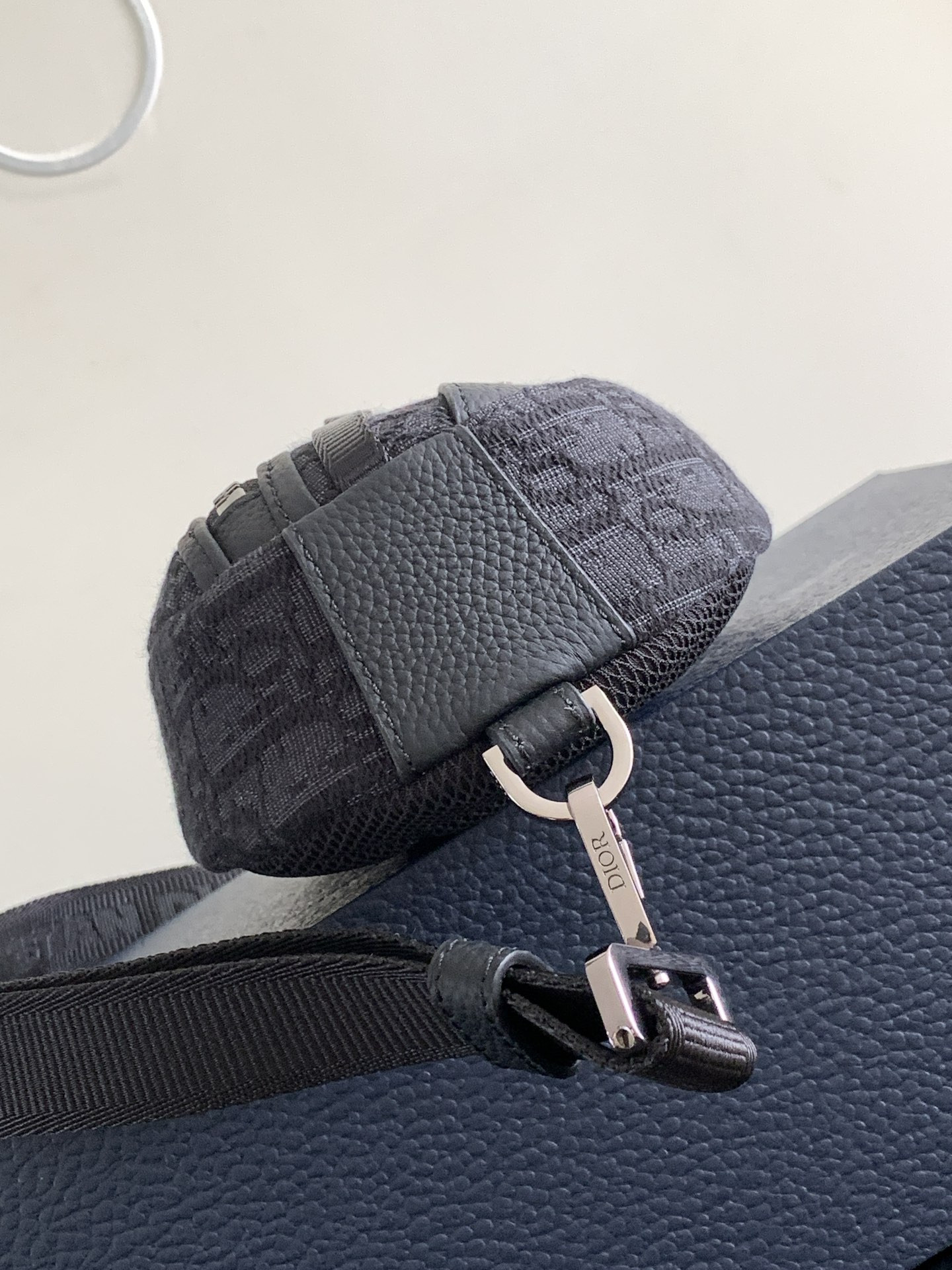 Mini Dior Scarab Bag 28 x 12.2 x 3.8 cm