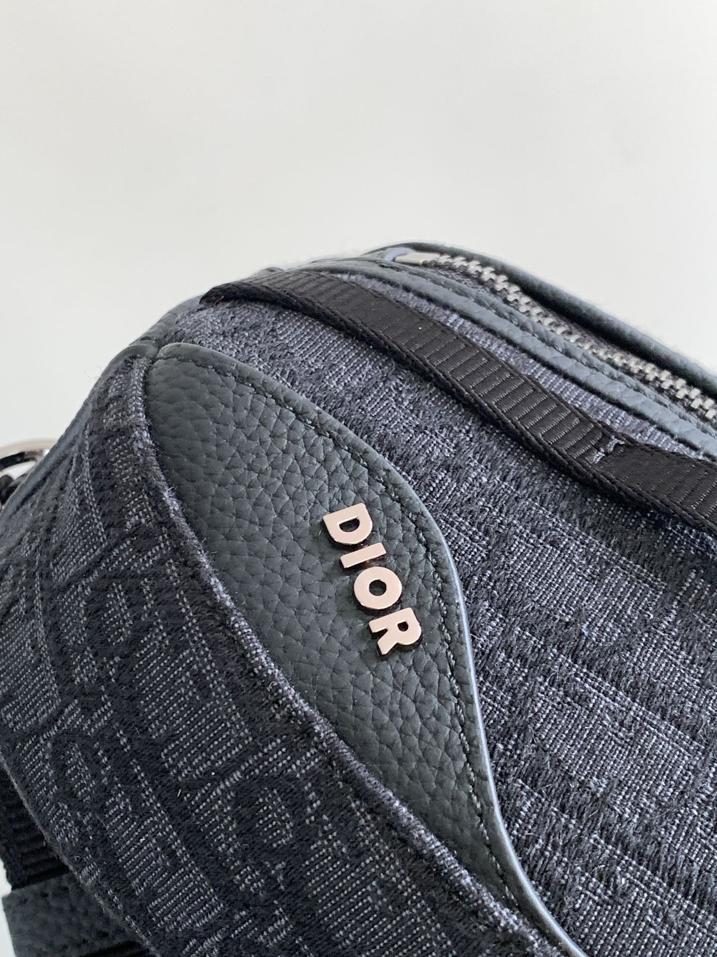 Mini Dior Scarab Bag 28 x 12.2 x 3.8 cm