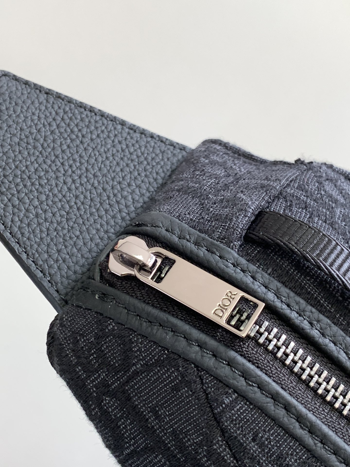 Mini Dior Scarab Bag 28 x 12.2 x 3.8 cm