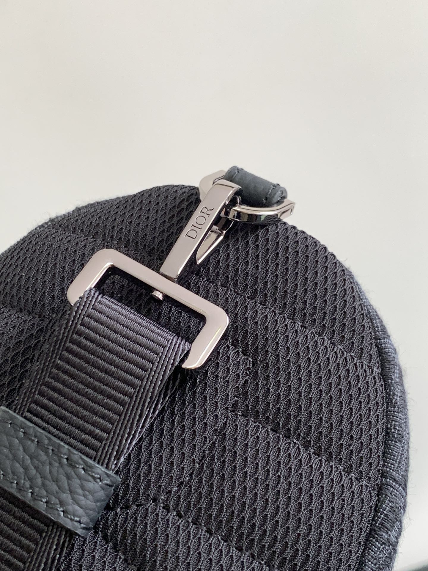 Mini Dior Scarab Bag 28 x 12.2 x 3.8 cm