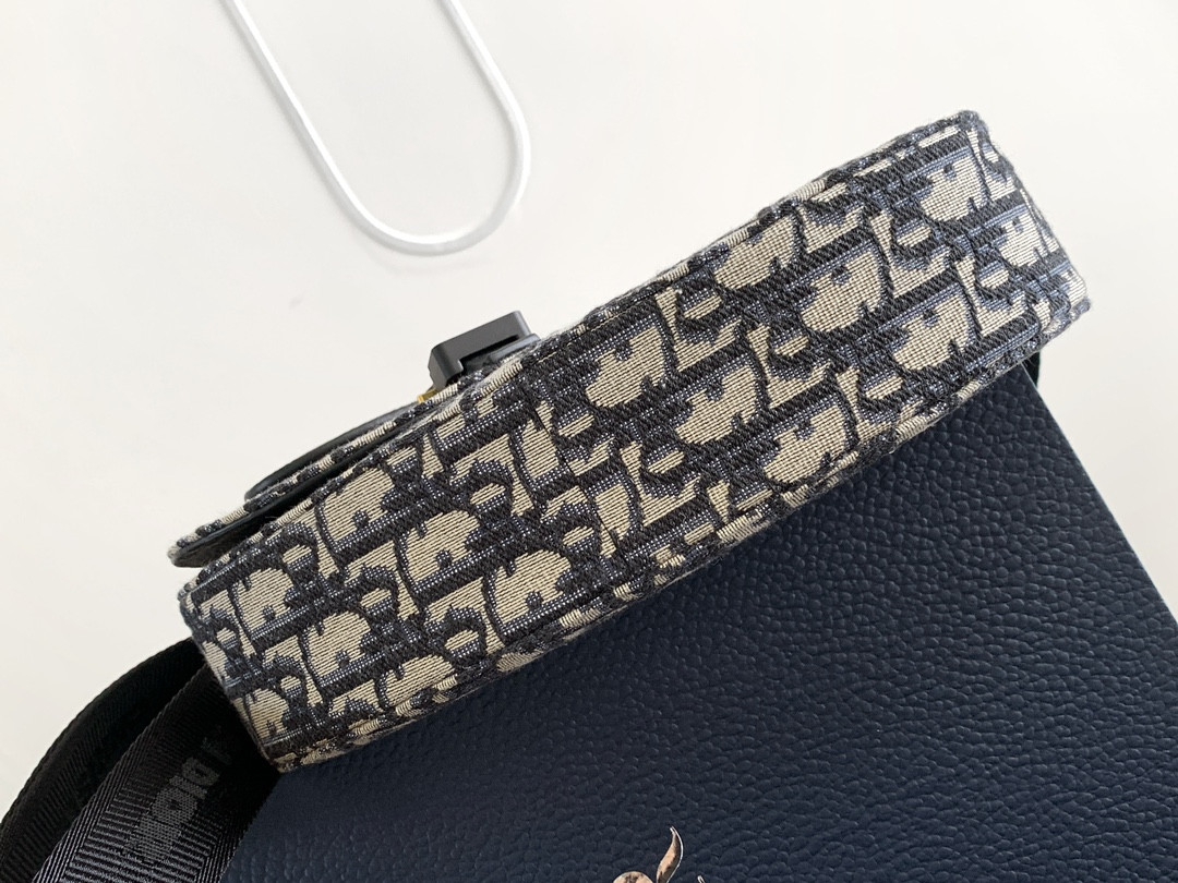 Dior Saddle Messenger Bag 24 x 16.5 x 5.5 cm