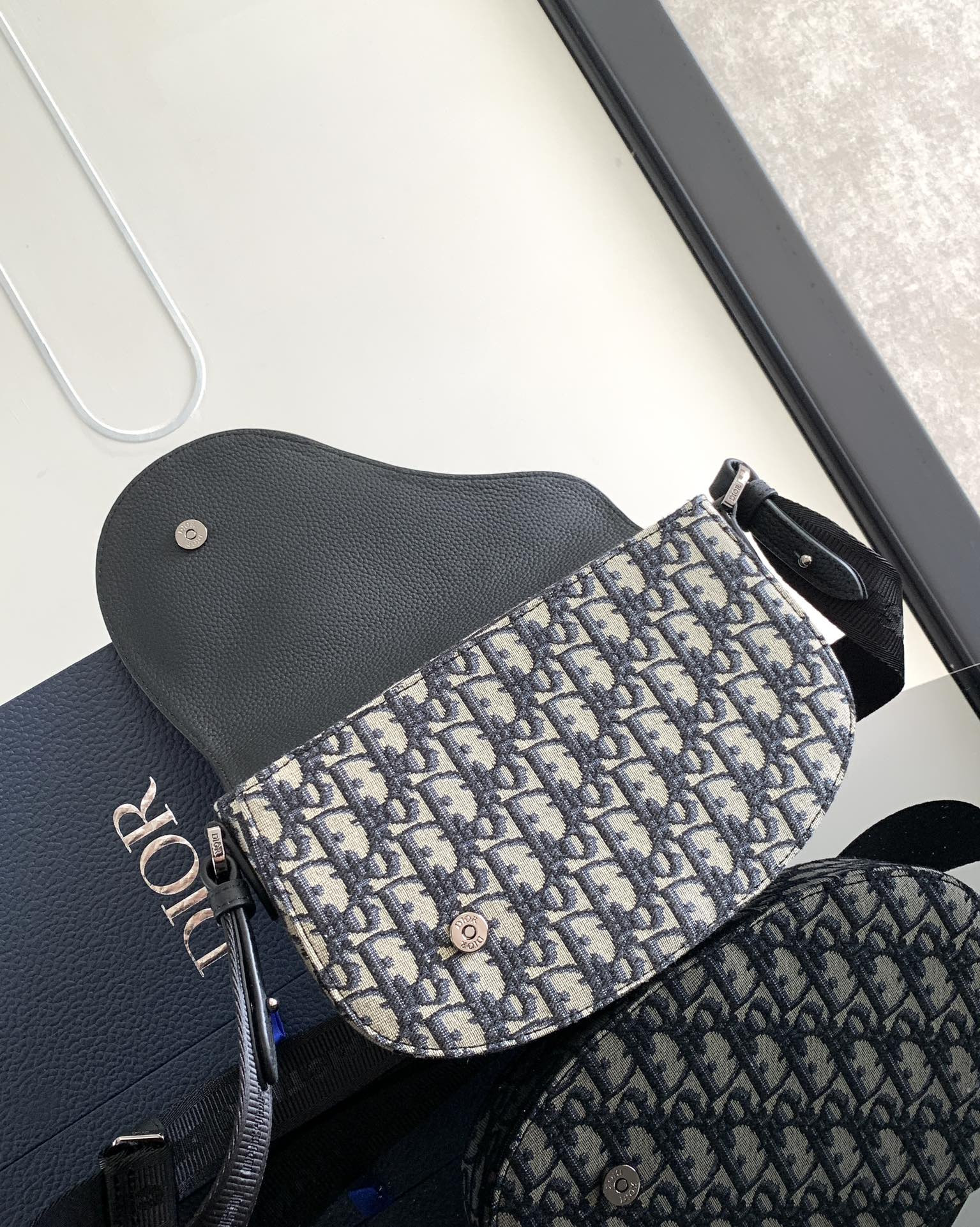 Dior Saddle Messenger Bag 24 x 16.5 x 5.5 cm