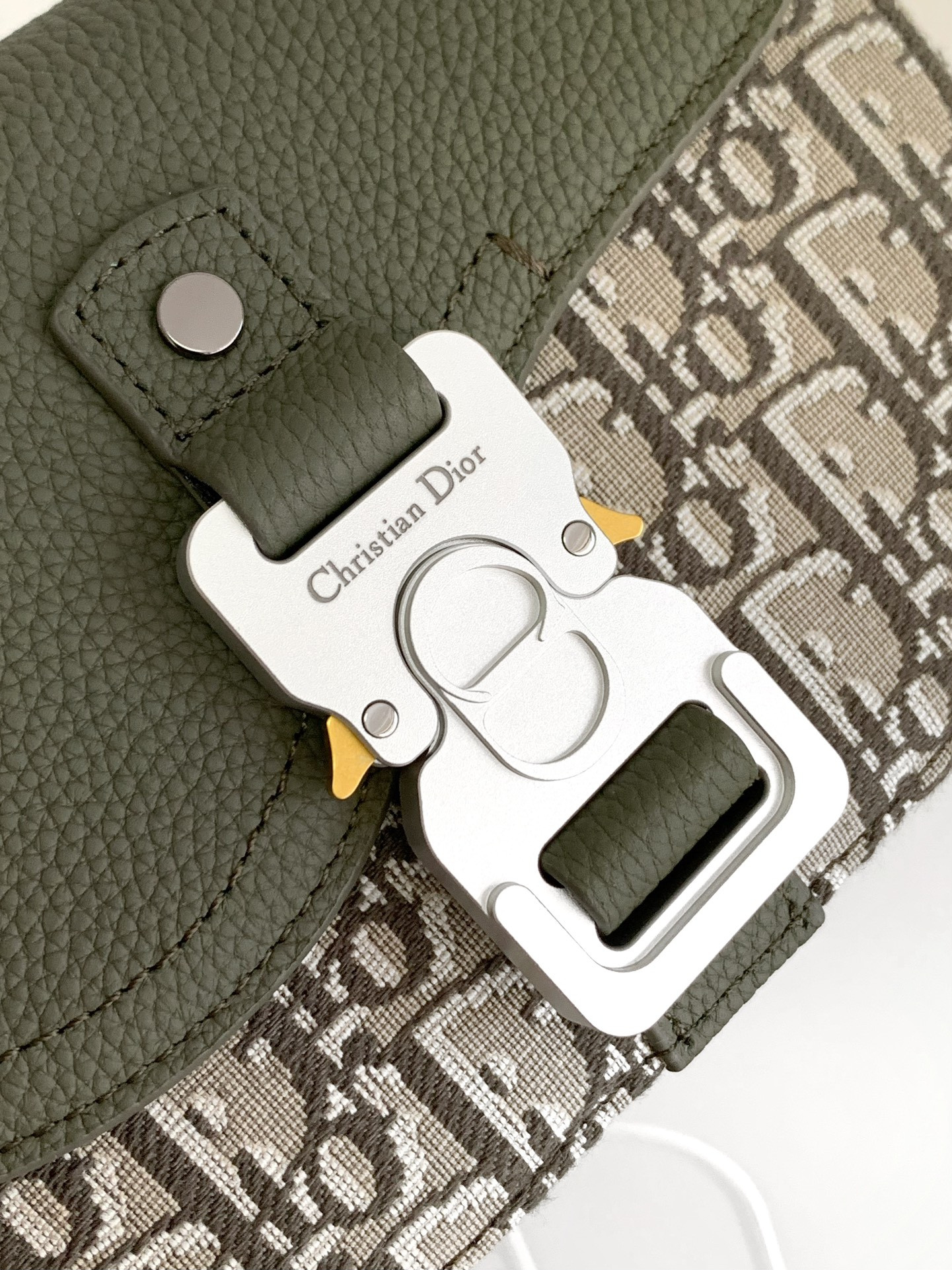 Dior Saddle Messenger Bag 24 x 16.5 x 5.5 cm