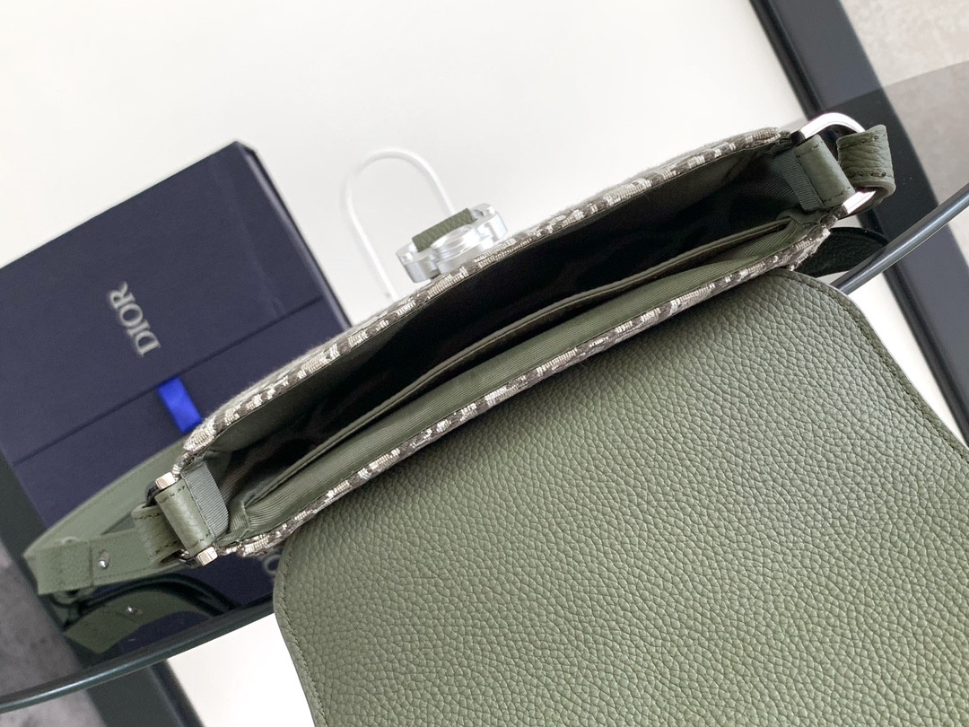 Dior Saddle Messenger Bag 24 x 16.5 x 5.5 cm