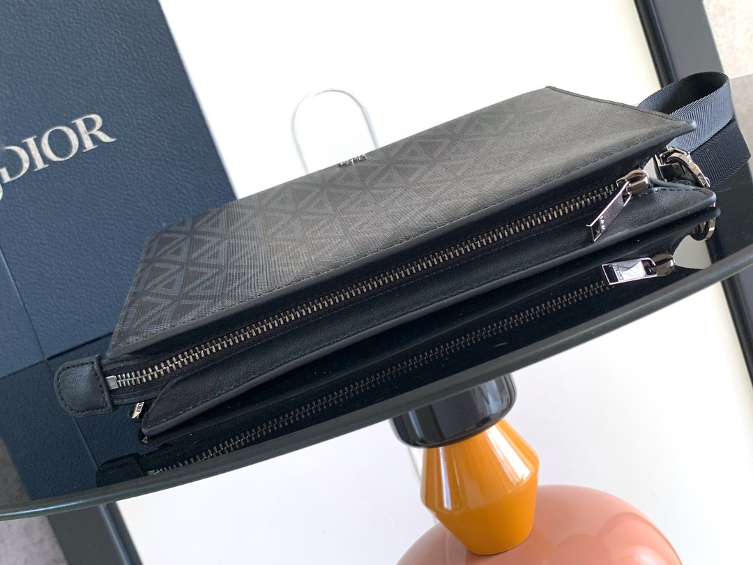 Dior A5 Triangle Pouch 27 x 19.5 x 6 cm