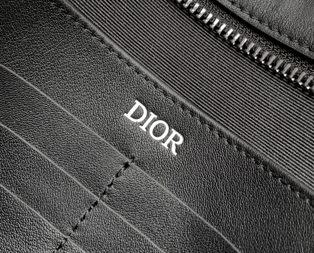 Dior A5 Triangle Pouch 27 x 19.5 x 6 cm