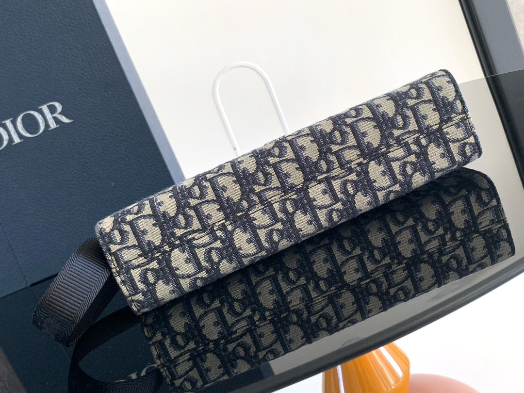 Dior A5 Triangle Pouch 27 x 19.5 x 6 cm