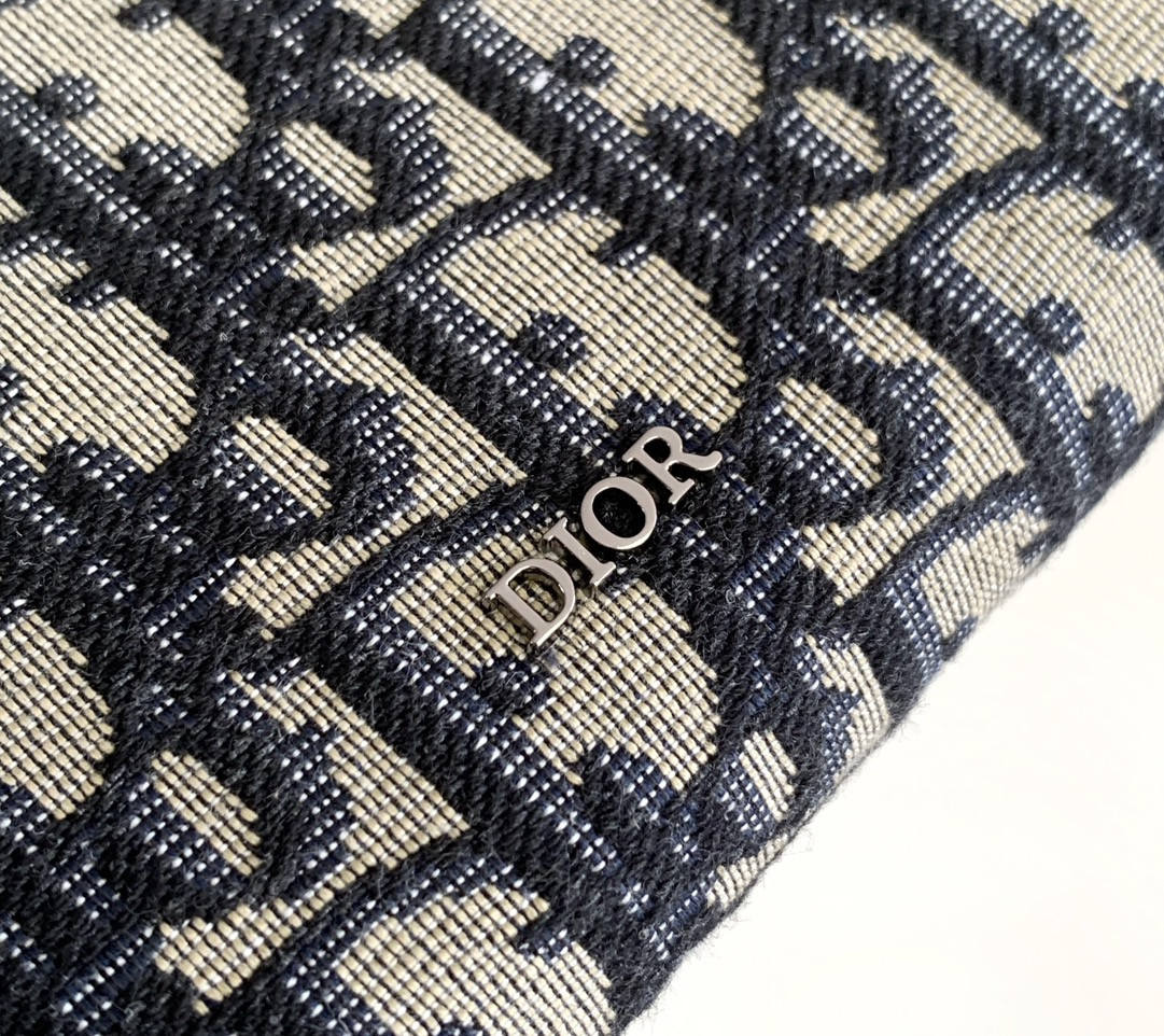 Dior A5 Triangle Pouch 27 x 19.5 x 6 cm