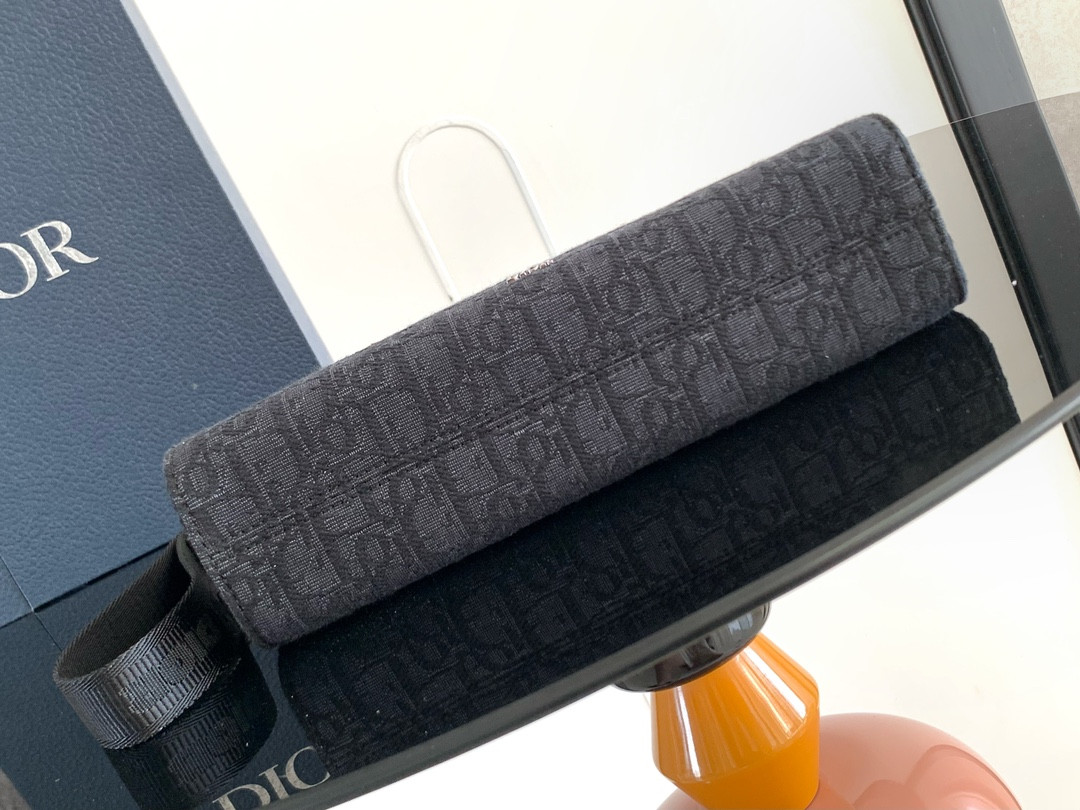 Dior A5 Triangle Pouch 27 x 19.5 x 6 cm