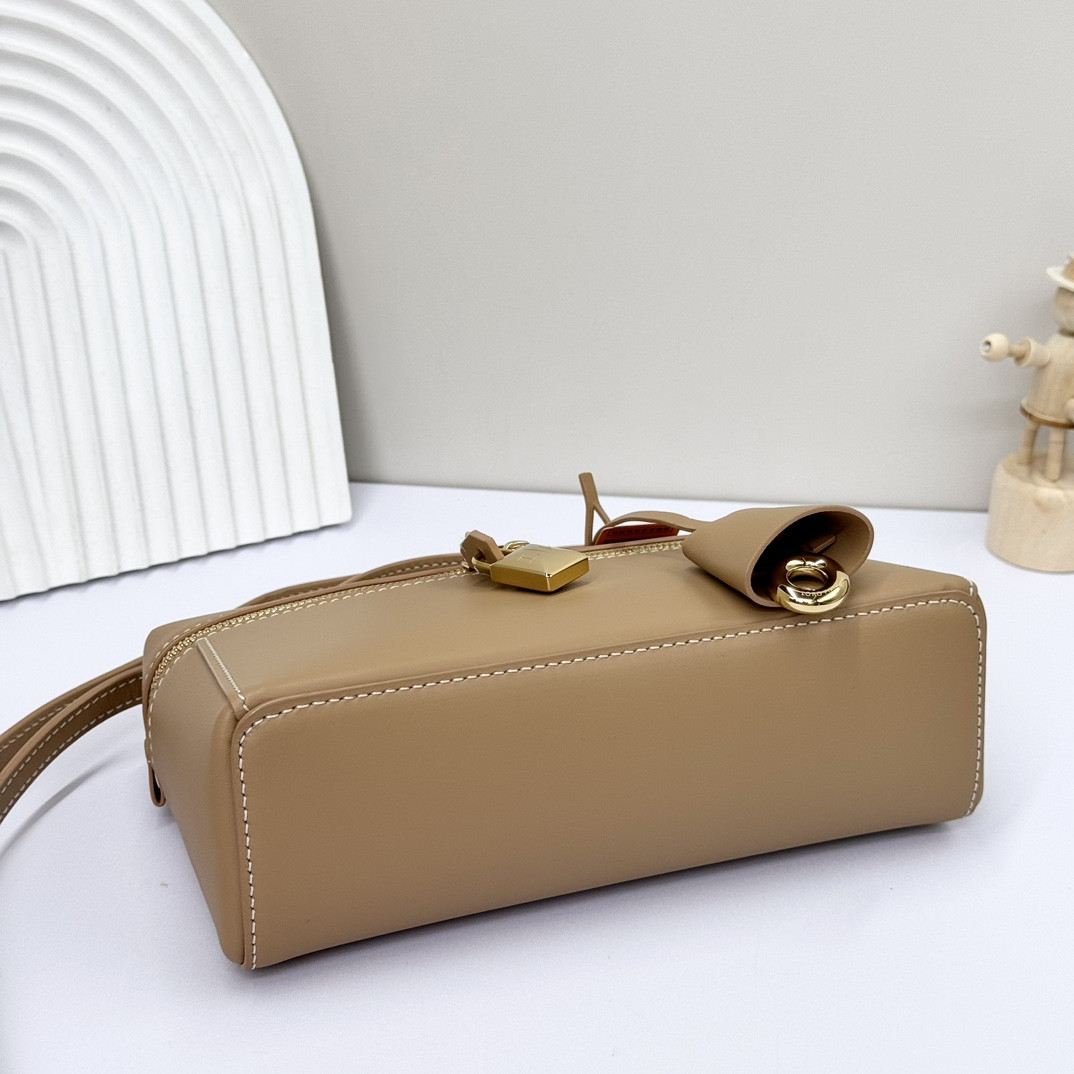 Loro Piana Extra Pocket L19 11 x 19 x 6.5 cm