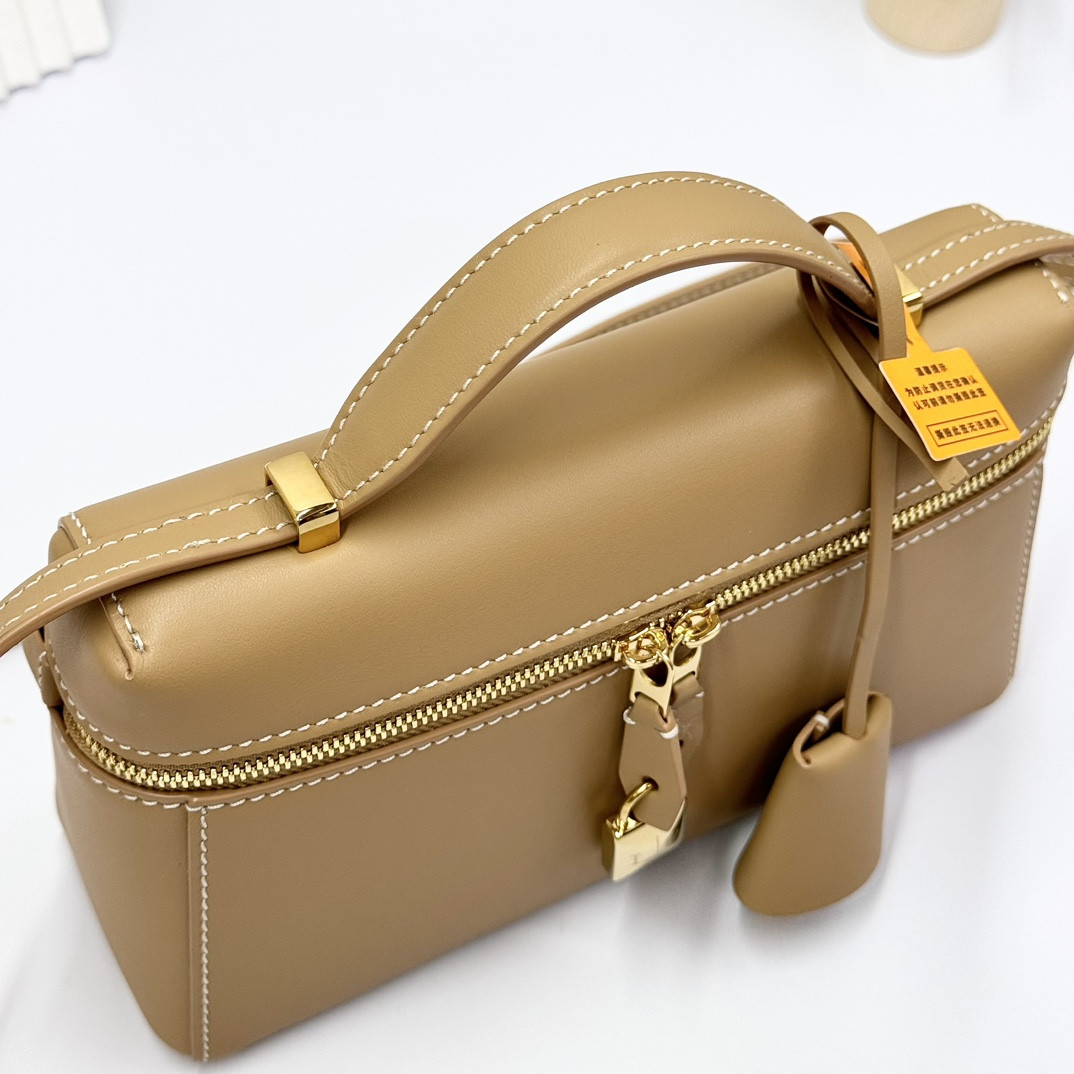 Loro Piana Extra Pocket L19 11 x 19 x 6.5 cm