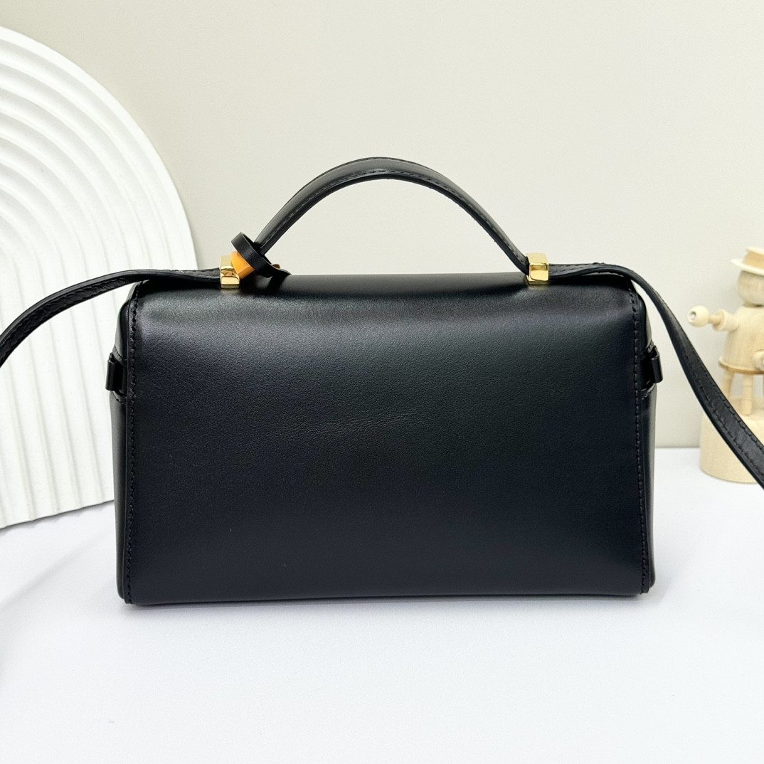 Loro Piana Extra Pocket L19 Smooth Calfskin 11 x 19 x 6.5 cm