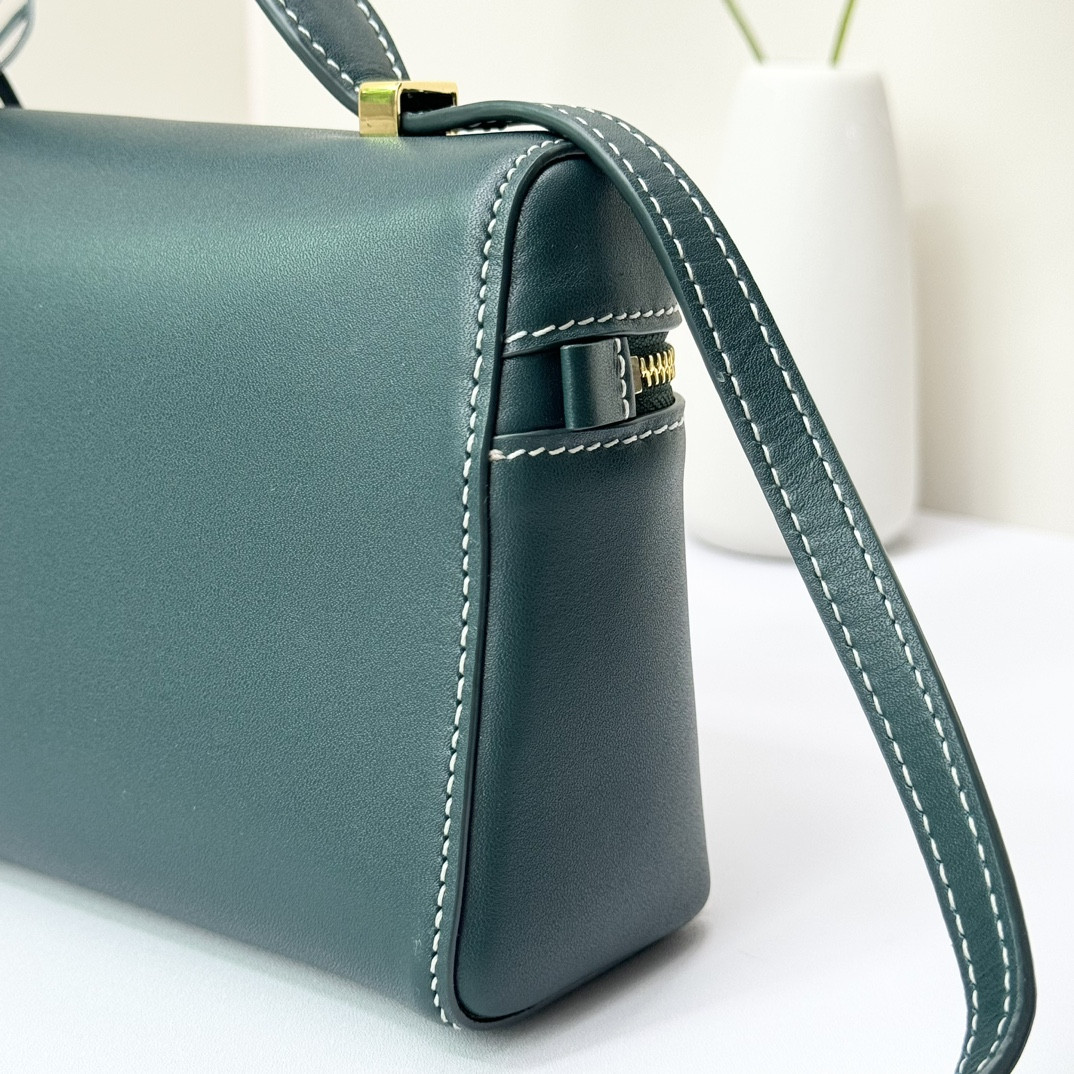 Loro Piana Extra Pocket L19 Smooth Calfskin 11 x 19 x 6.5 cm