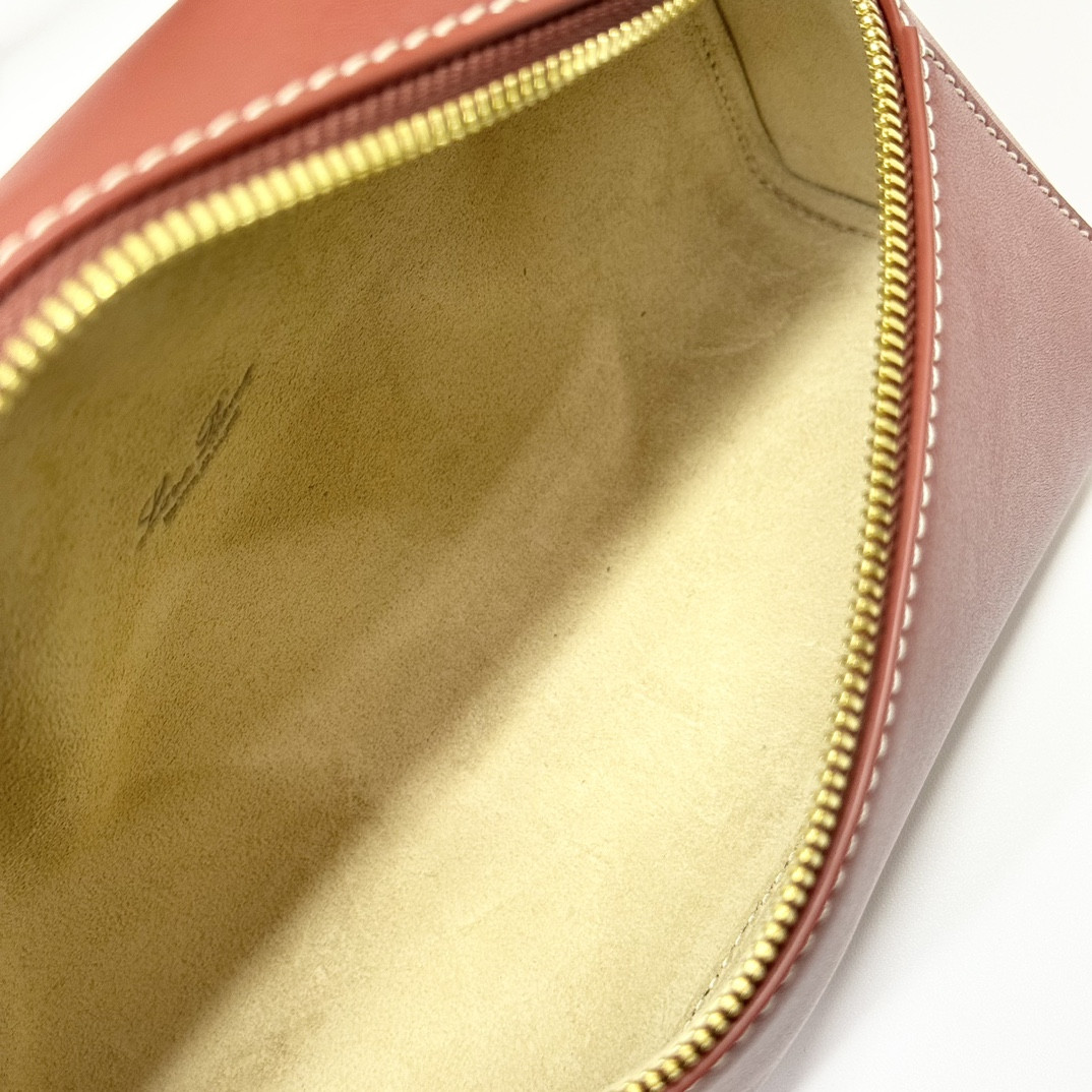 Loro Piana Extra Pocket L19 Smooth Calfskin 11 x 19 x 6.5 cm