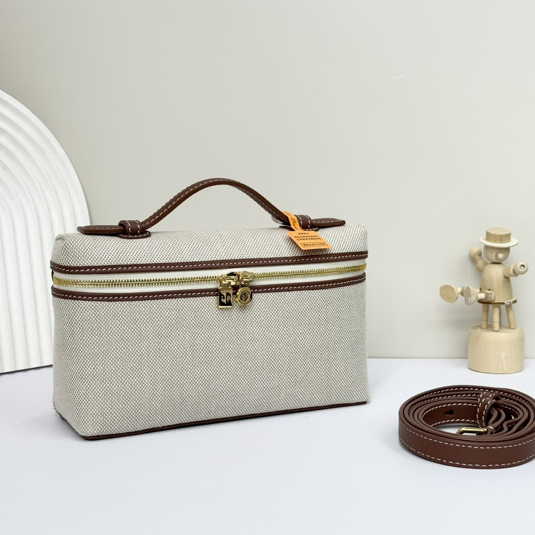 Loro Piana Extra Pocket L19 Cotton, Linen 11 x 19 x 6.5 cm