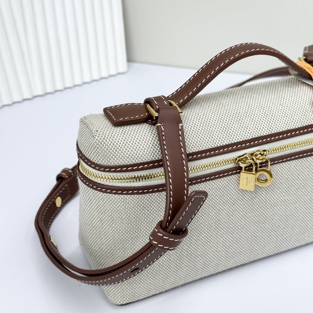 Loro Piana Extra Pocket L19 Cotton, Linen 11 x 19 x 6.5 cm