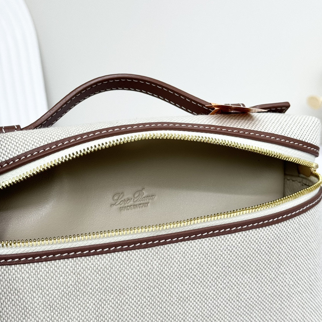 Loro Piana Extra Pocket L19 Cotton, Linen 11 x 19 x 6.5 cm