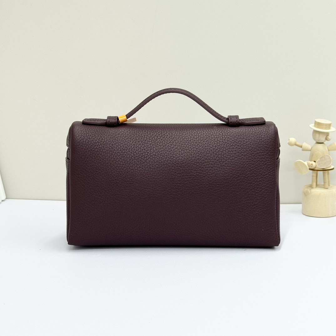 Loro Piana Extra Pocket L19 Grained Calfskin 11 x 19 x 6.5 cm