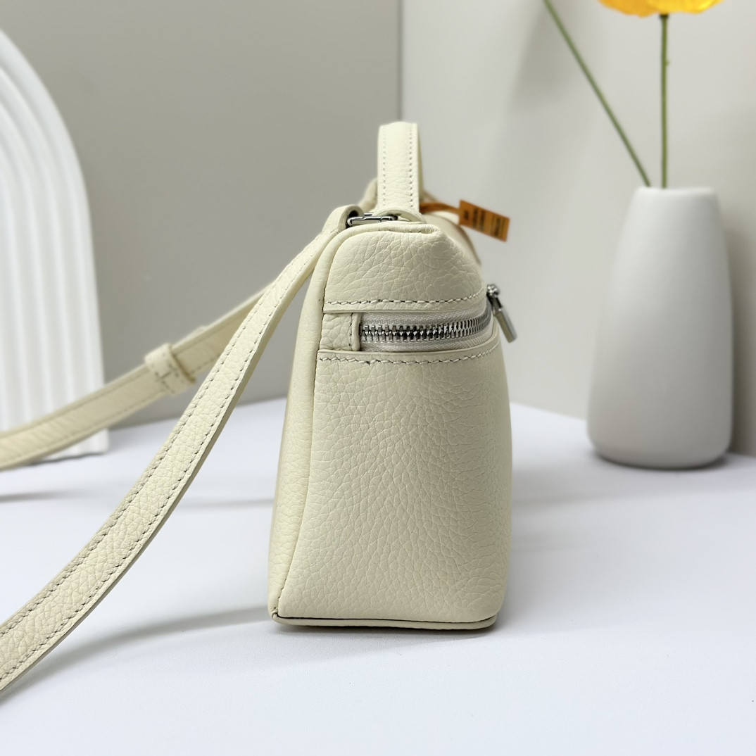 Loro Piana Extra Pocket L19 Grained Calfskin 11 x 19 x 6.5 cm