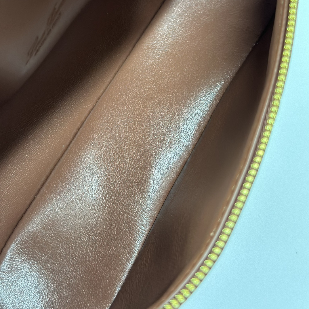 Loro Piana Extra Pocket L19 Ostrich-grained Leather 11 x 19 x 6.5 cm