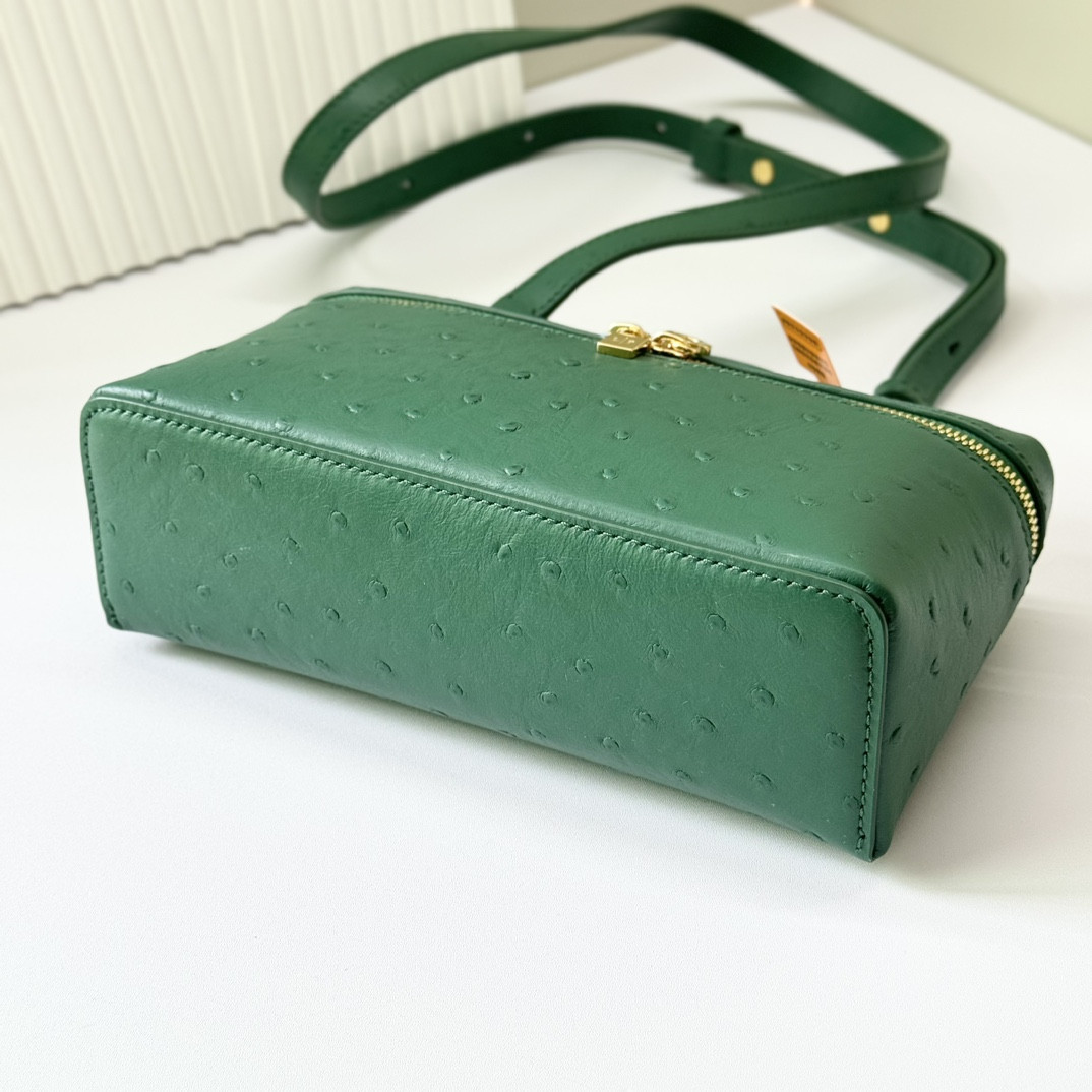 Loro Piana Extra Pocket L19 Ostrich-grained Leather 11 x 19 x 6.5 cm