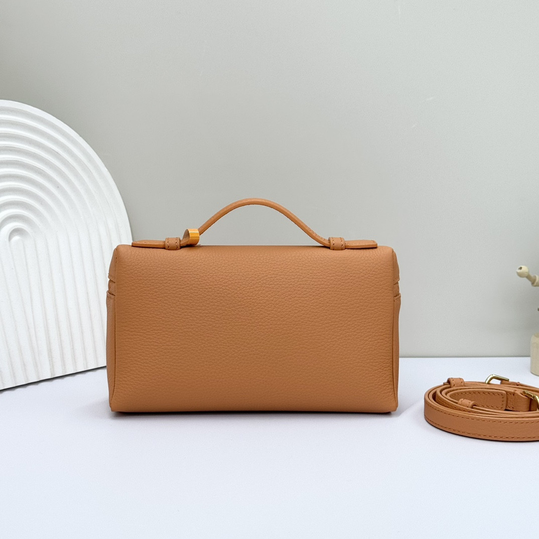 Loro Piana Extra Pocket L19 Grained Calfskin 11 x 19 x 6.5 cm