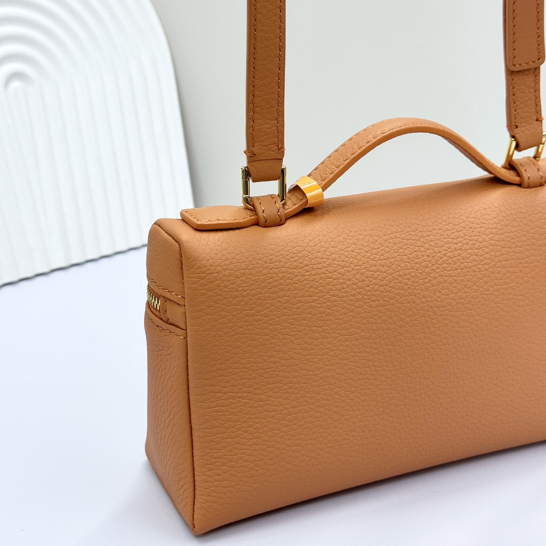 Loro Piana Extra Pocket L19 Grained Calfskin 11 x 19 x 6.5 cm