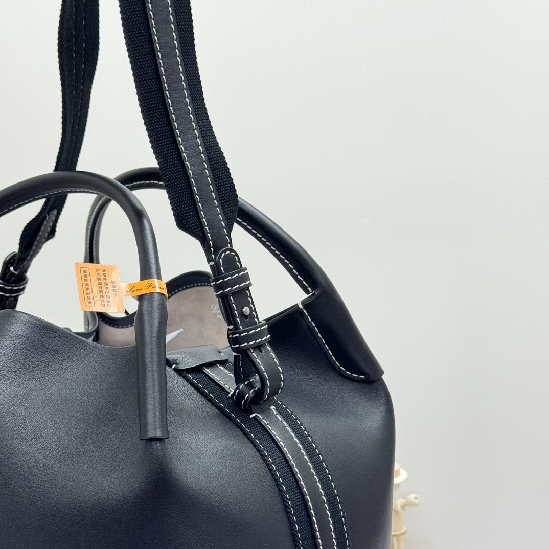 Loro Piana Large Bale Bag Smooth Calfskin 24 x 20 x 27 cm