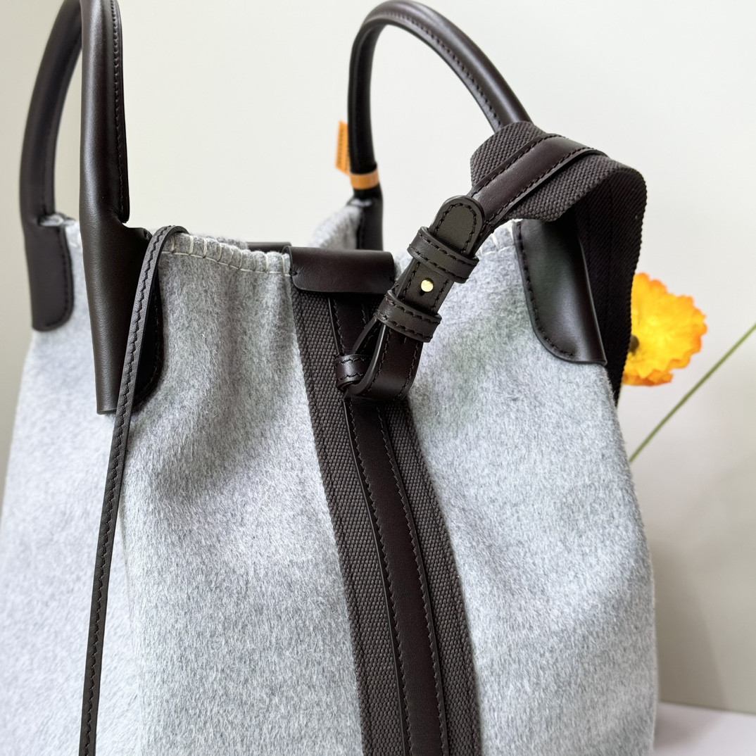 Loro Piana Large Bale Bag 24 x 20 x 27 cm